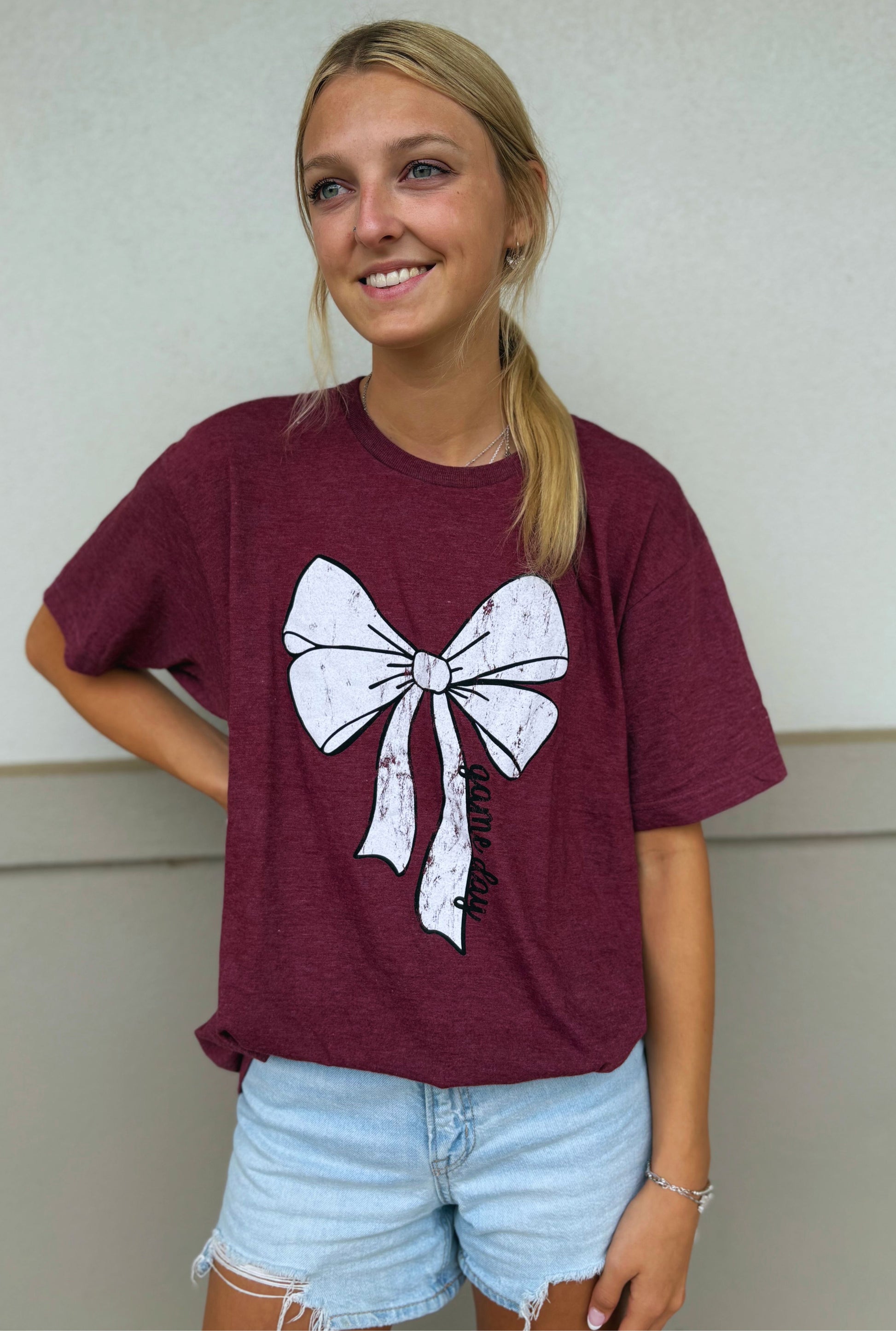 MAROON BOW GRAPHIC TEE