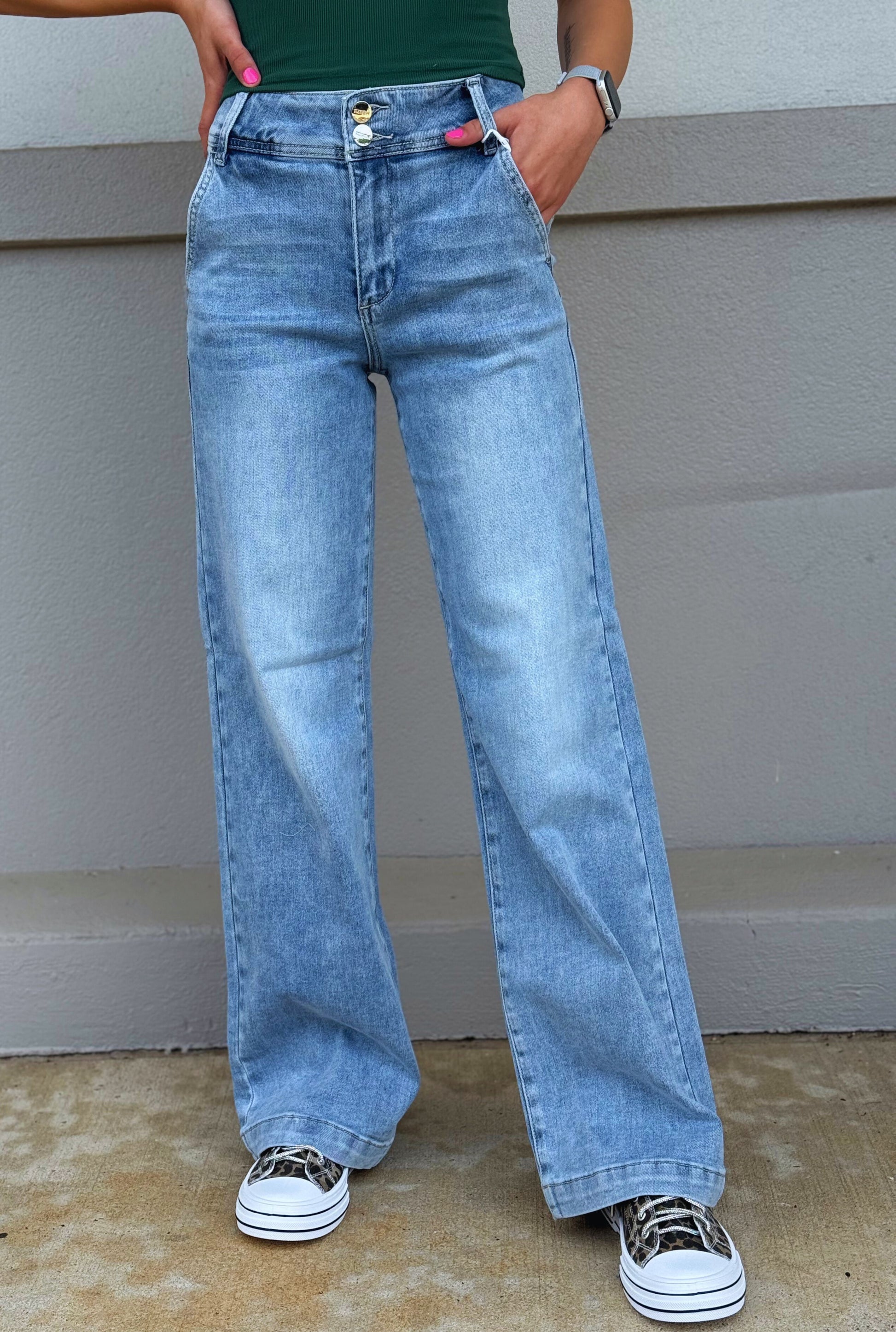 HIGH RISE DOUBLE BUTTON WIDE JEANS