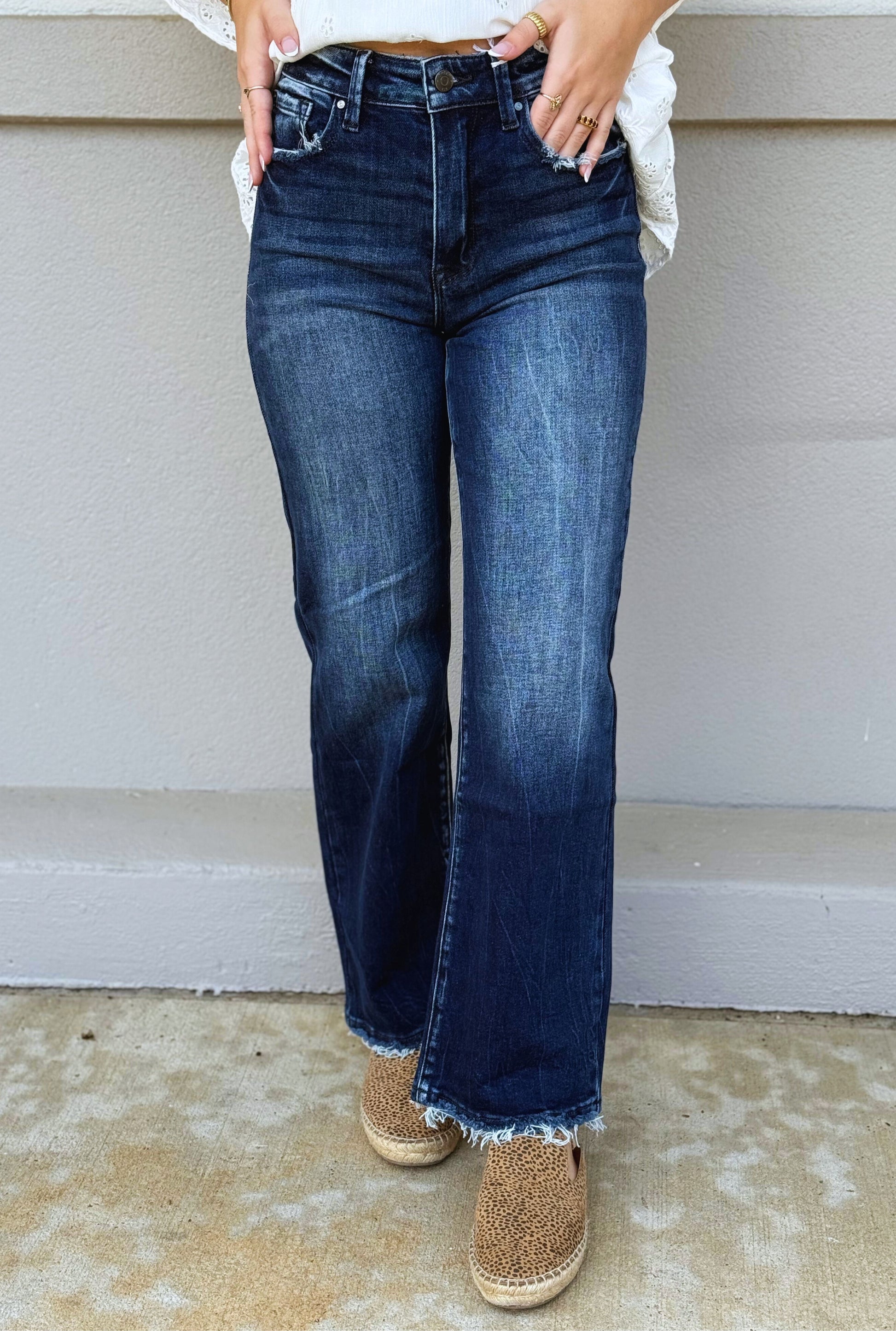 SUPER HIGH RISE STRETCH CLASSIC STRAIGHT JEANS