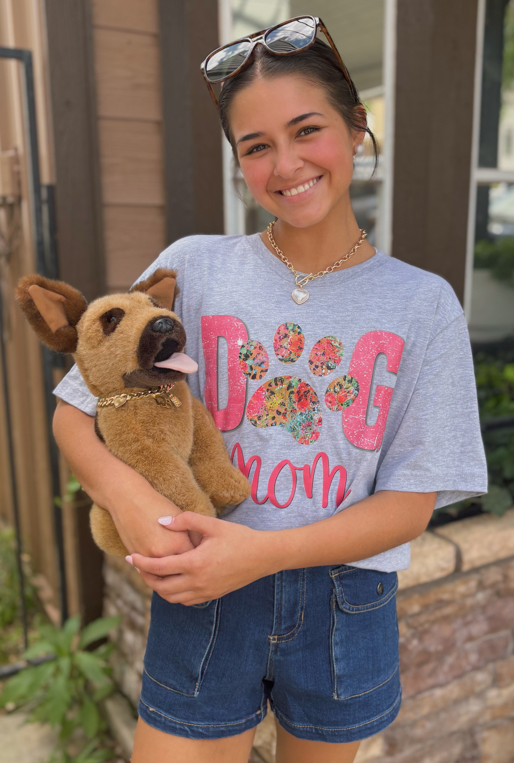 DOG MOM GRAPHIC TEE