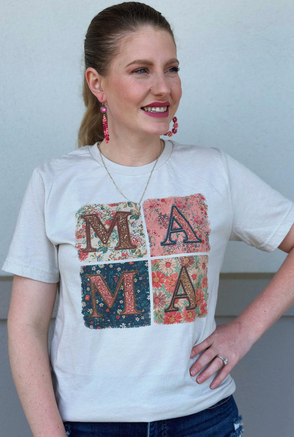 MAMA GRAPHIC TEE