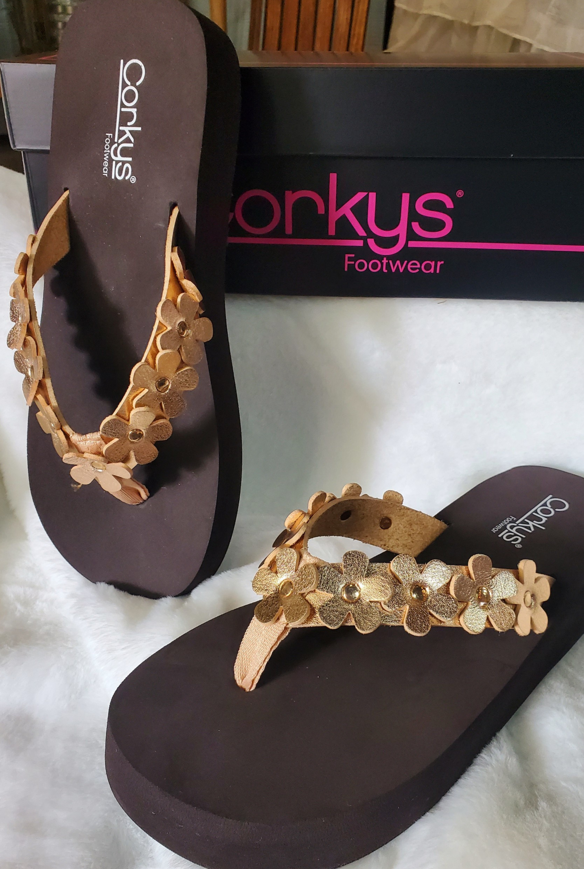 GOLD METALLIC NO RUNNING SANDALS