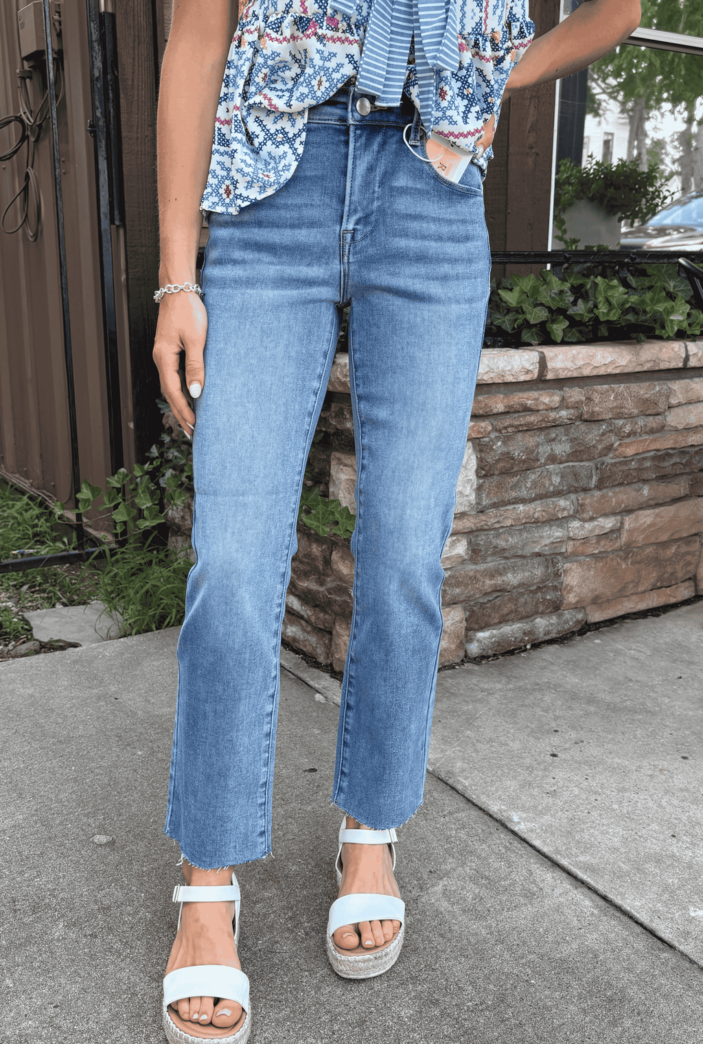 MID RISE RAW EDGE HEM STRAIGHT JEANS