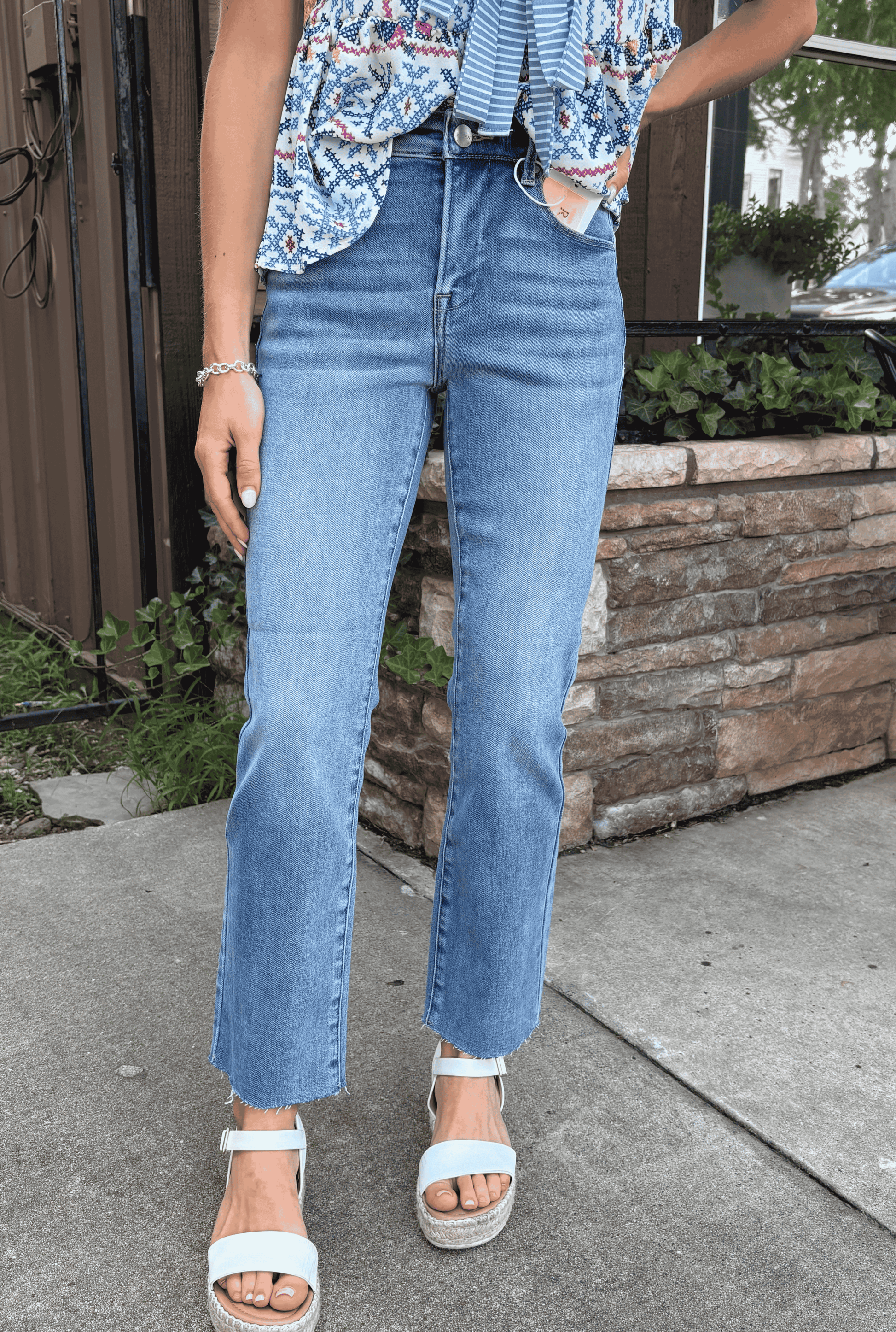 MID RISE RAW EDGE HEM STRAIGHT JEANS