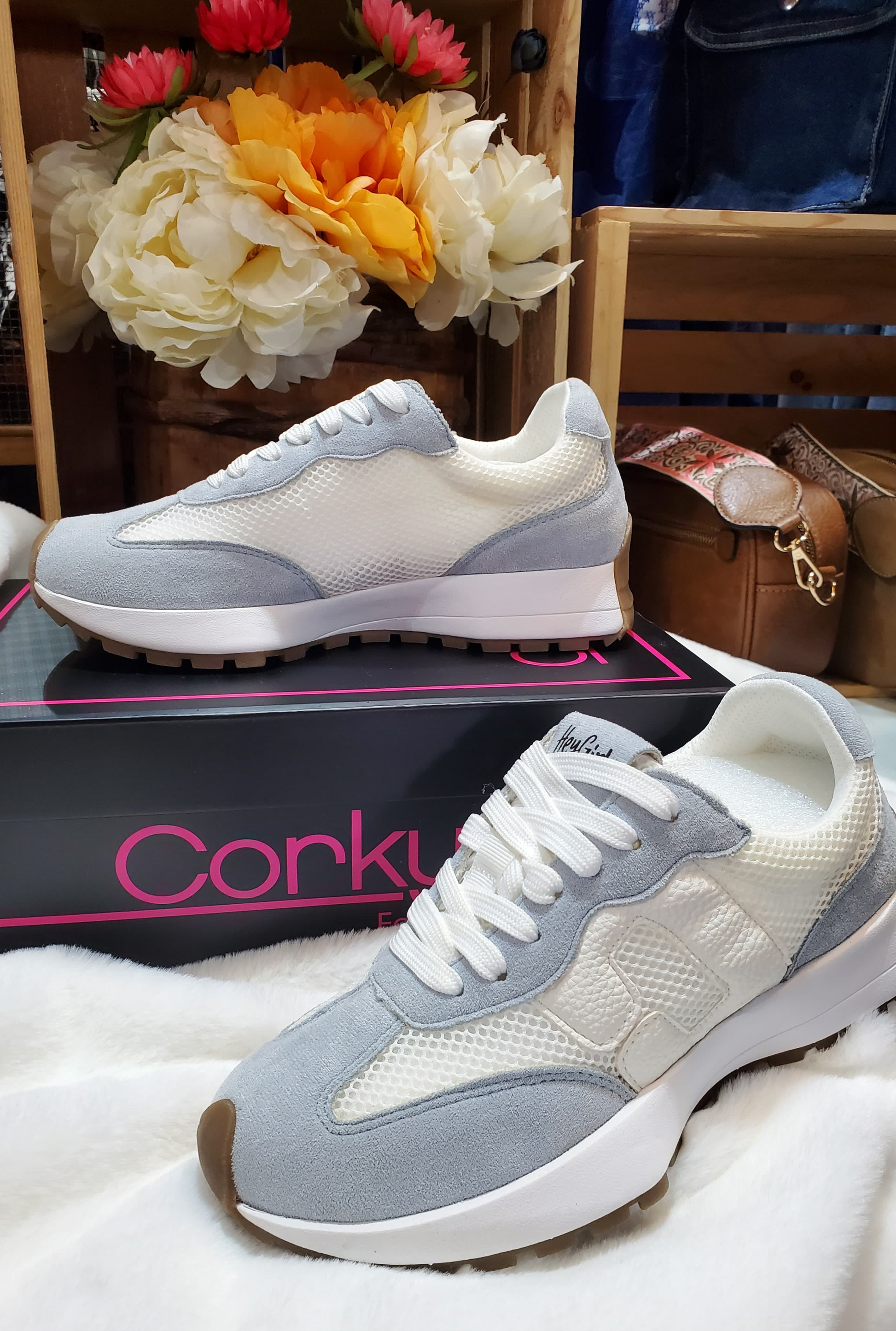 WHITE NO PROB SNEAKERS