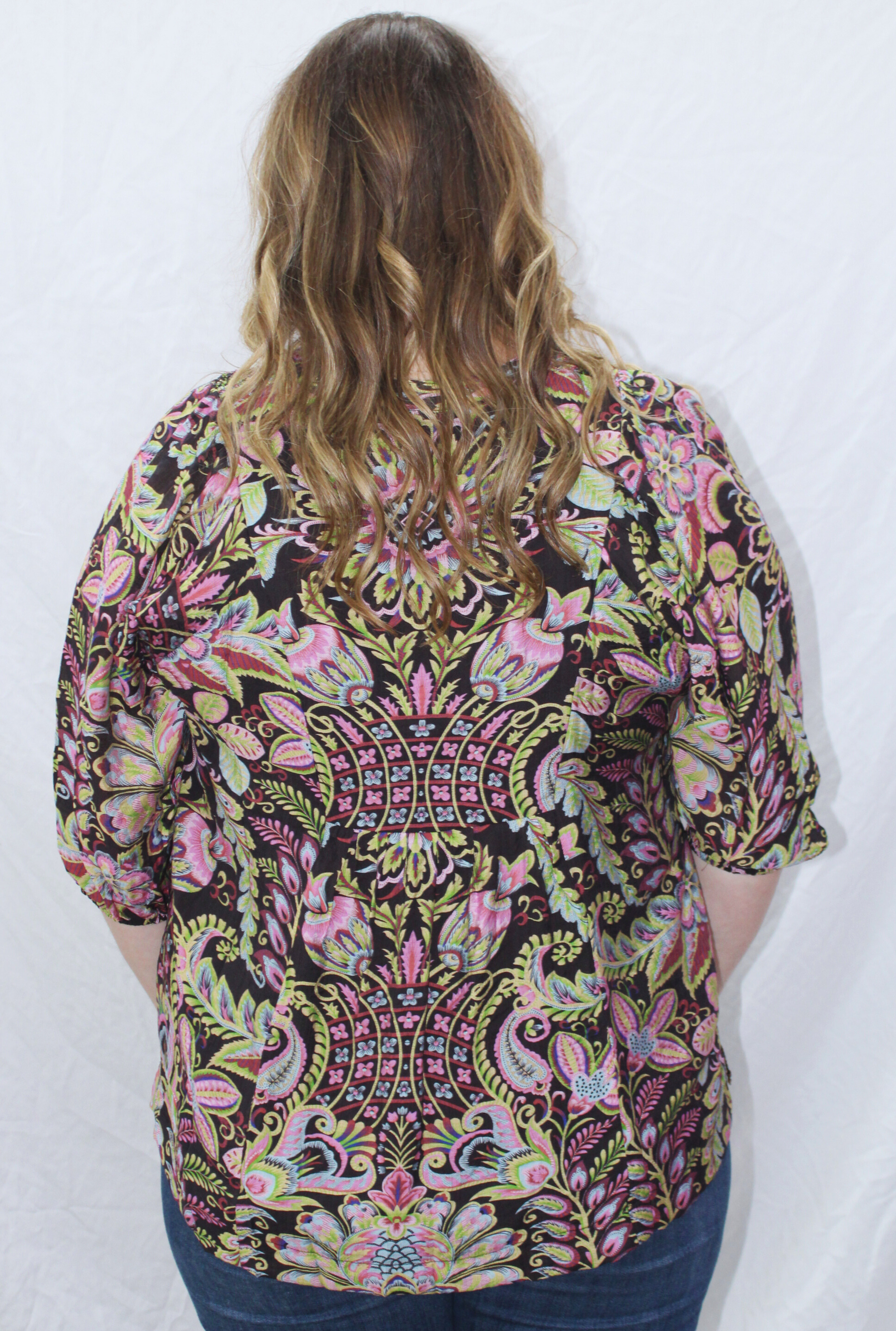 CURVY BLACK FLORAL PAISLEY TOP