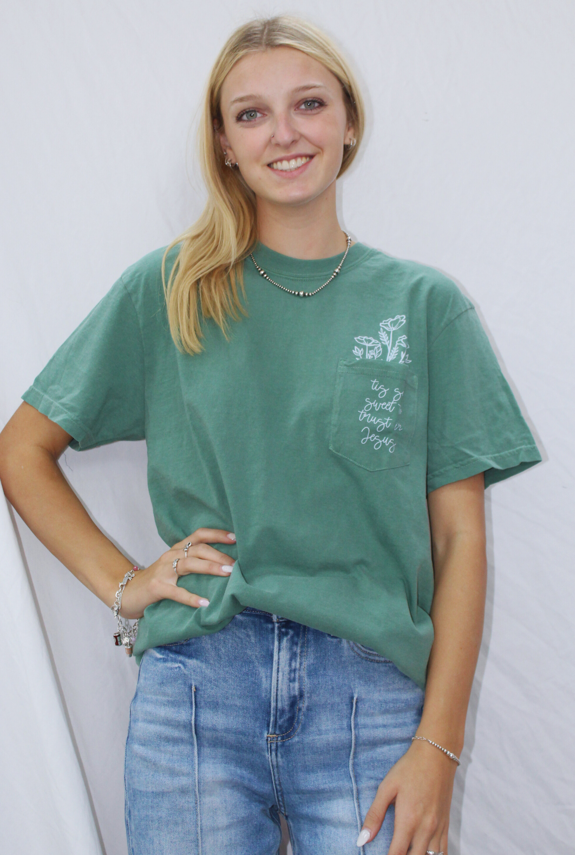 SO SWEET TO TRUST GRAPHIC TEE