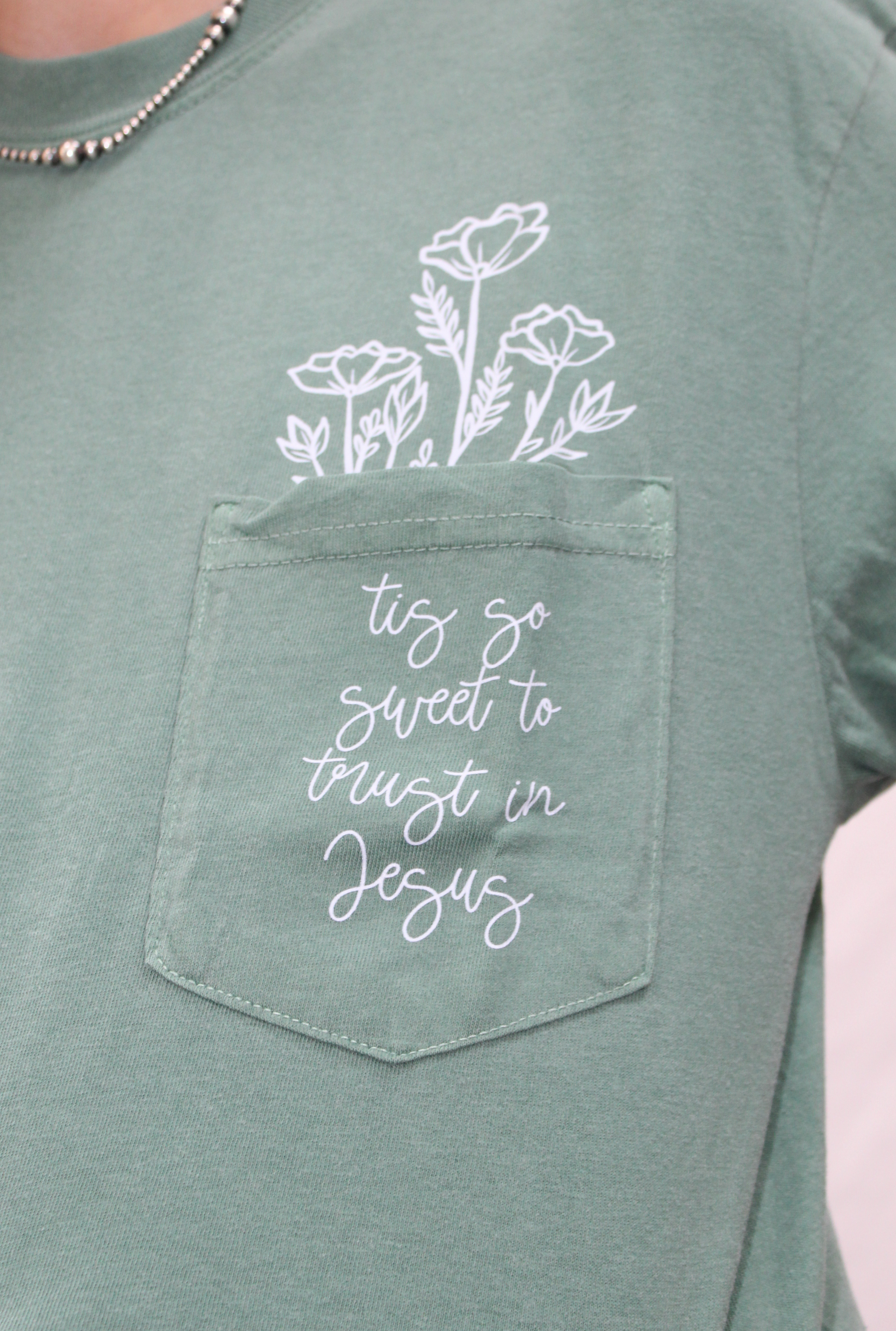 SO SWEET TO TRUST GRAPHIC TEE