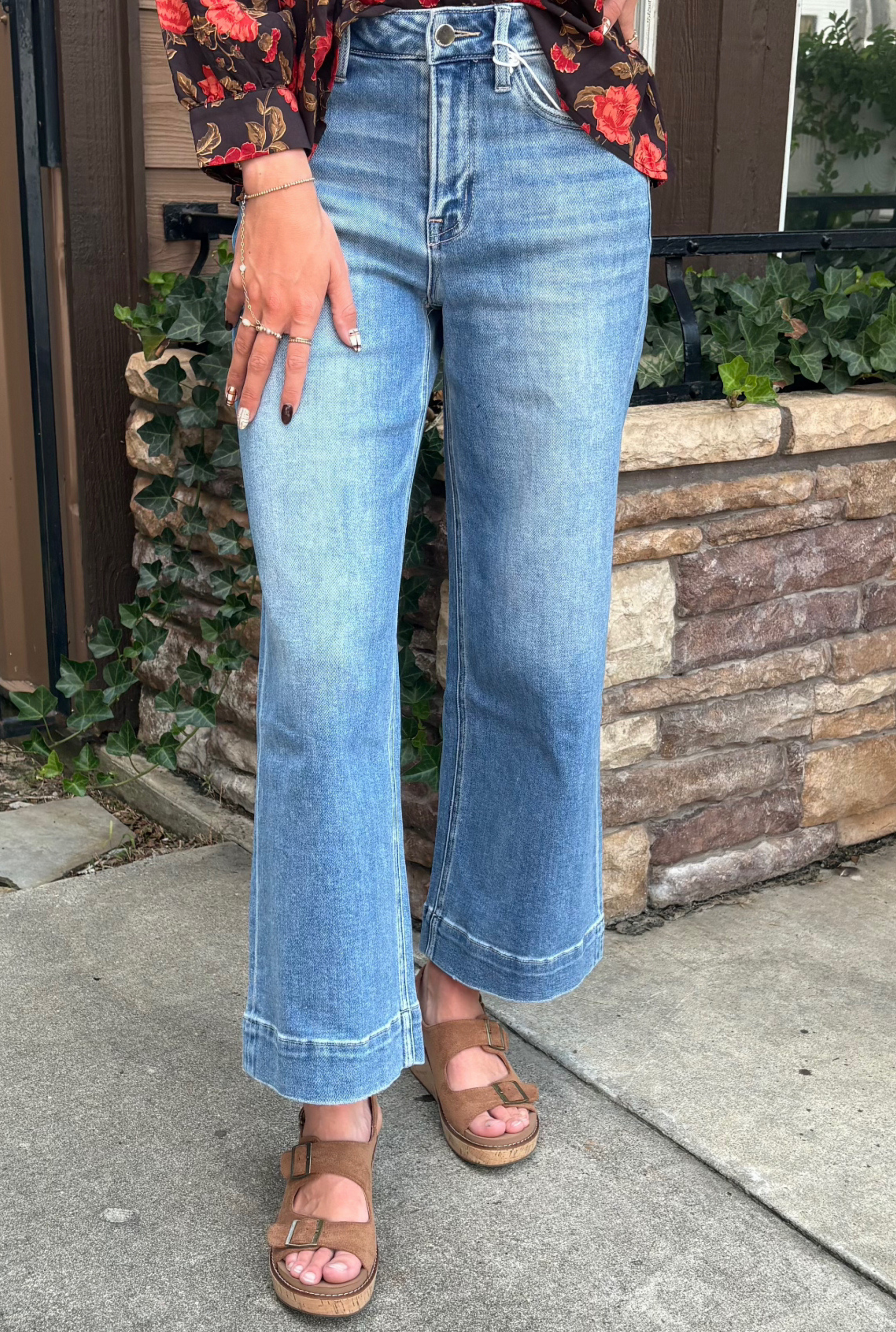 HIGH RISE CROP WIDE LEG JEANS