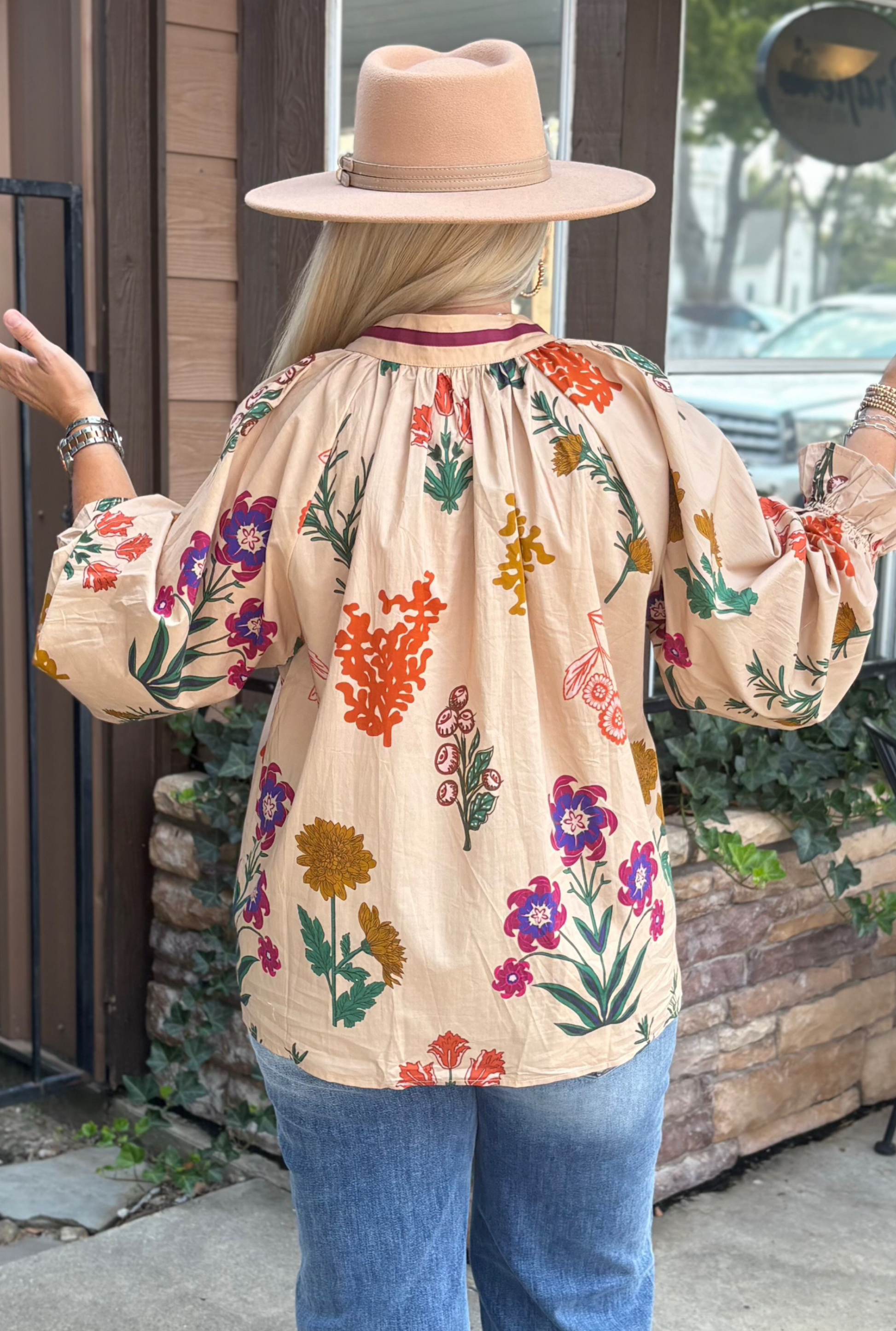 CURVY TAN FLORAL TOP