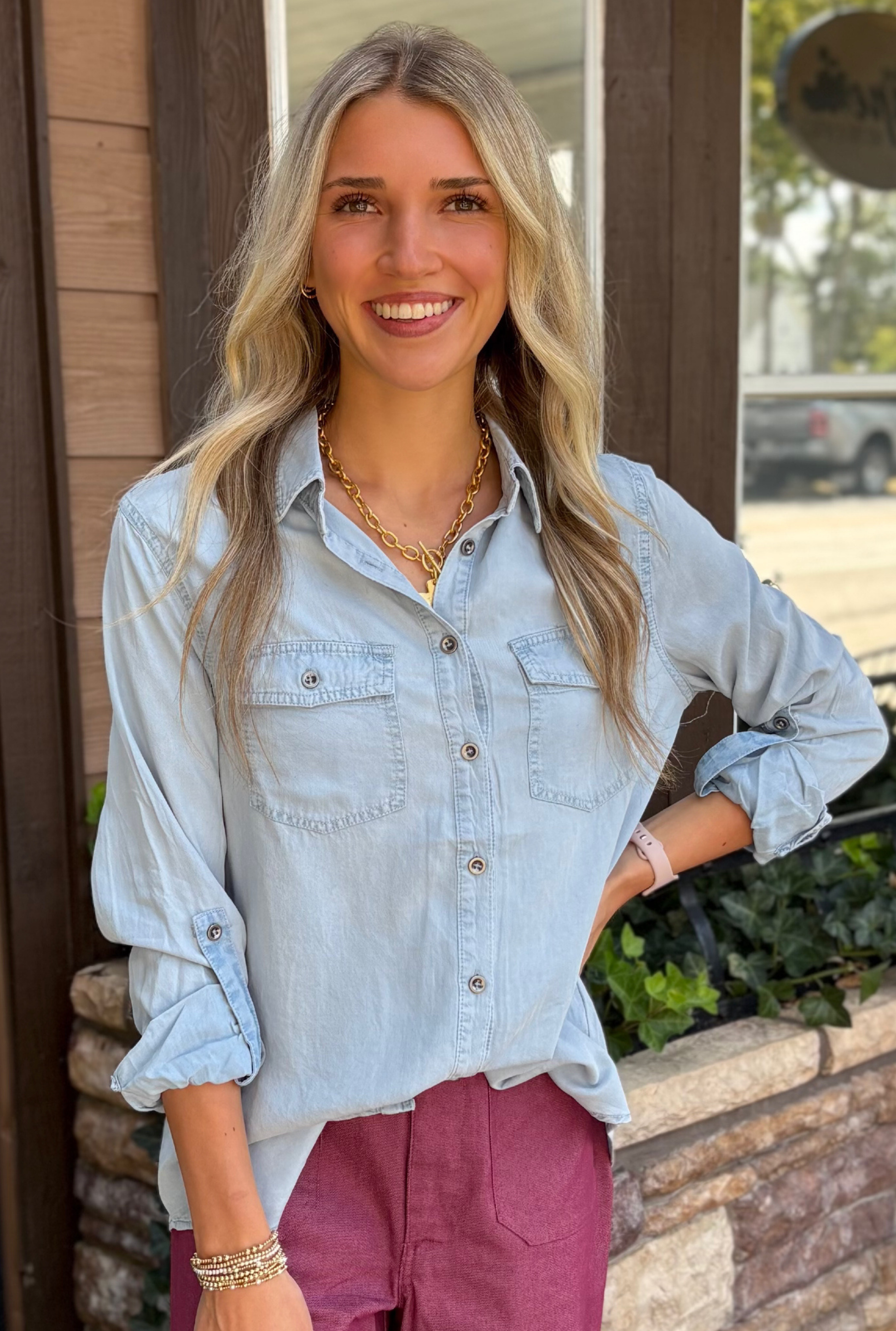 CHAMBRAY BUTTON DOWN TOP