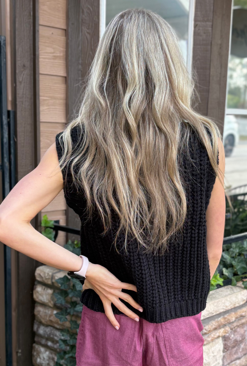 KNIT SWEATER GOLD VEST