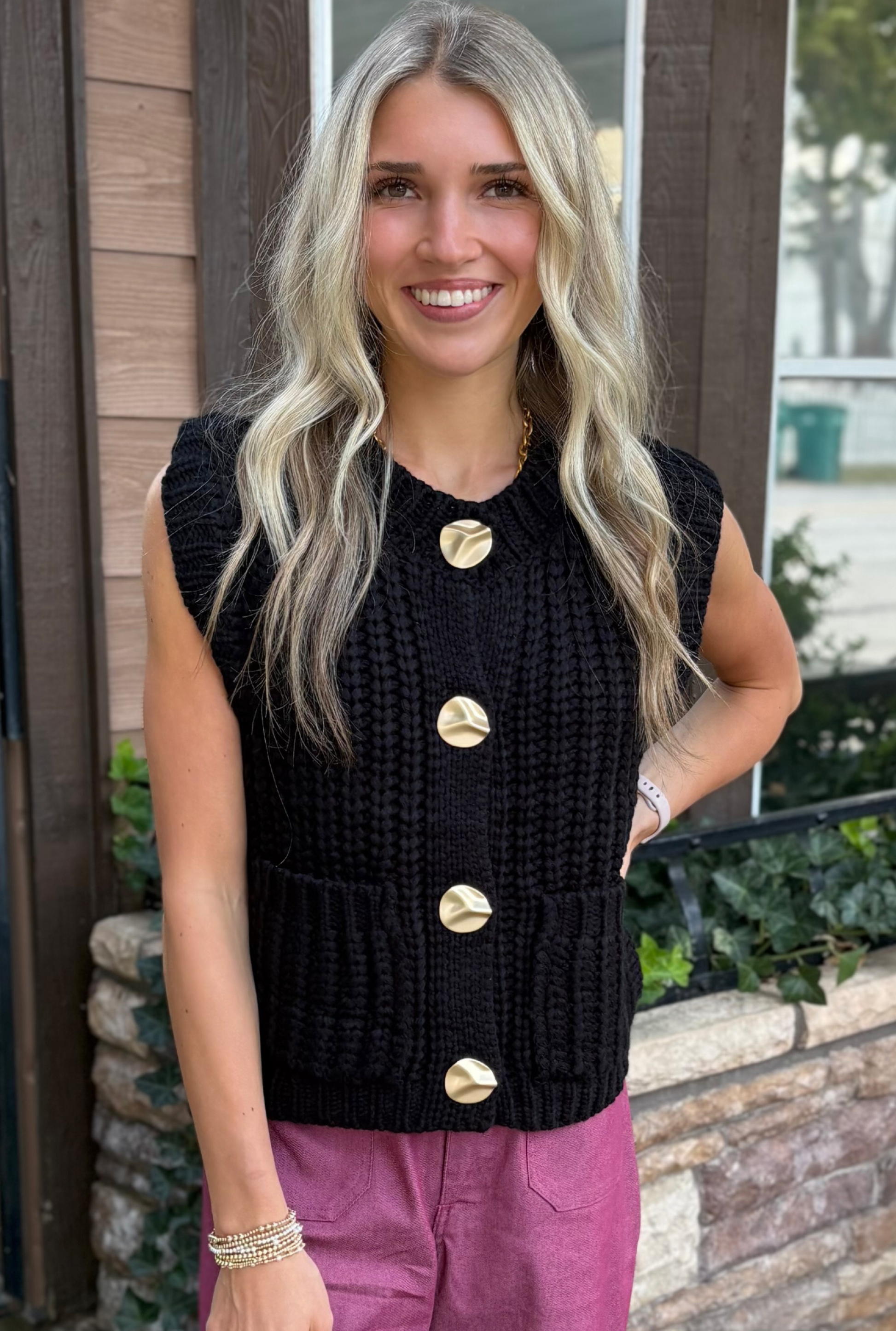 KNIT SWEATER GOLD VEST