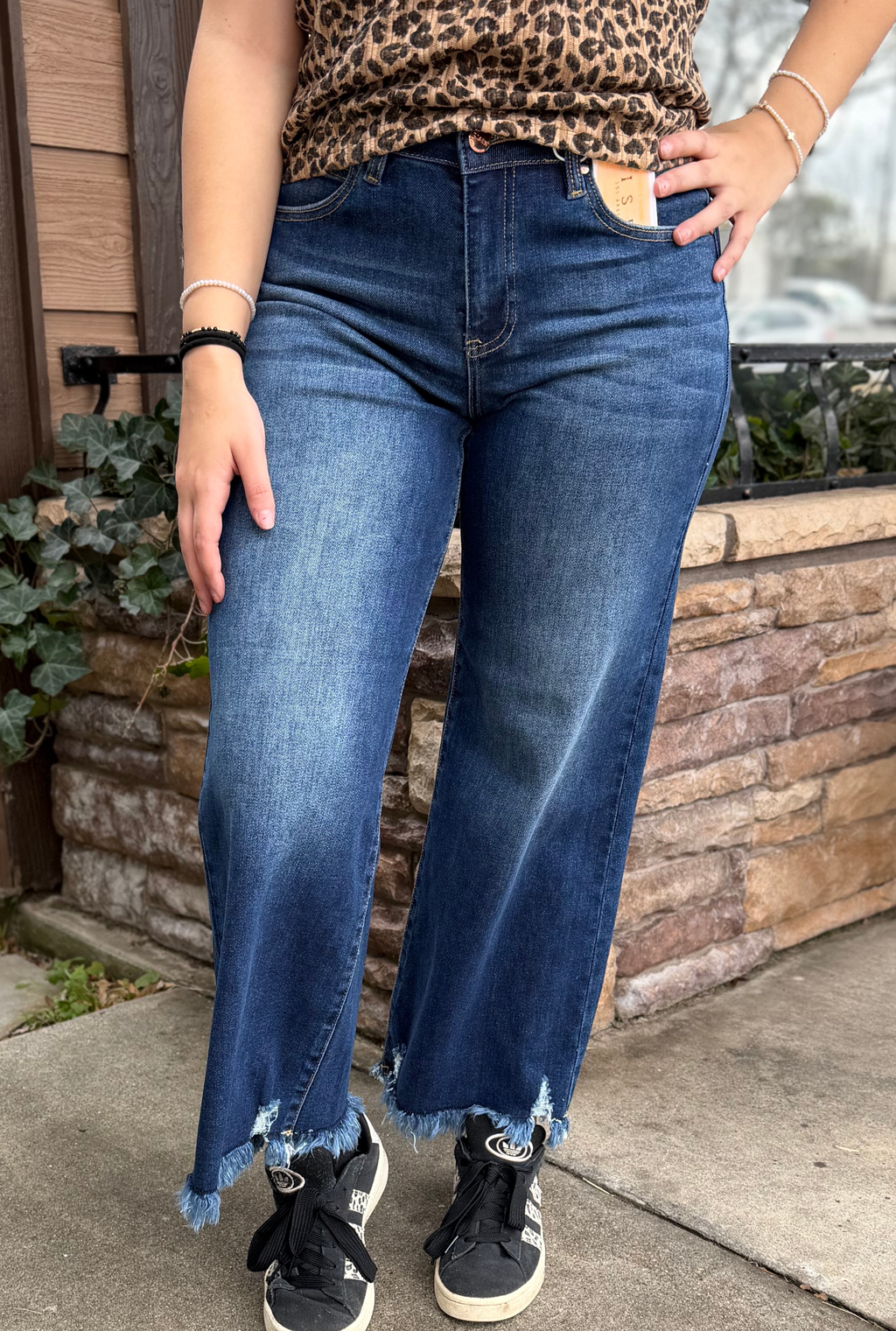 MID RISE CROP WIDE LEG JEANS