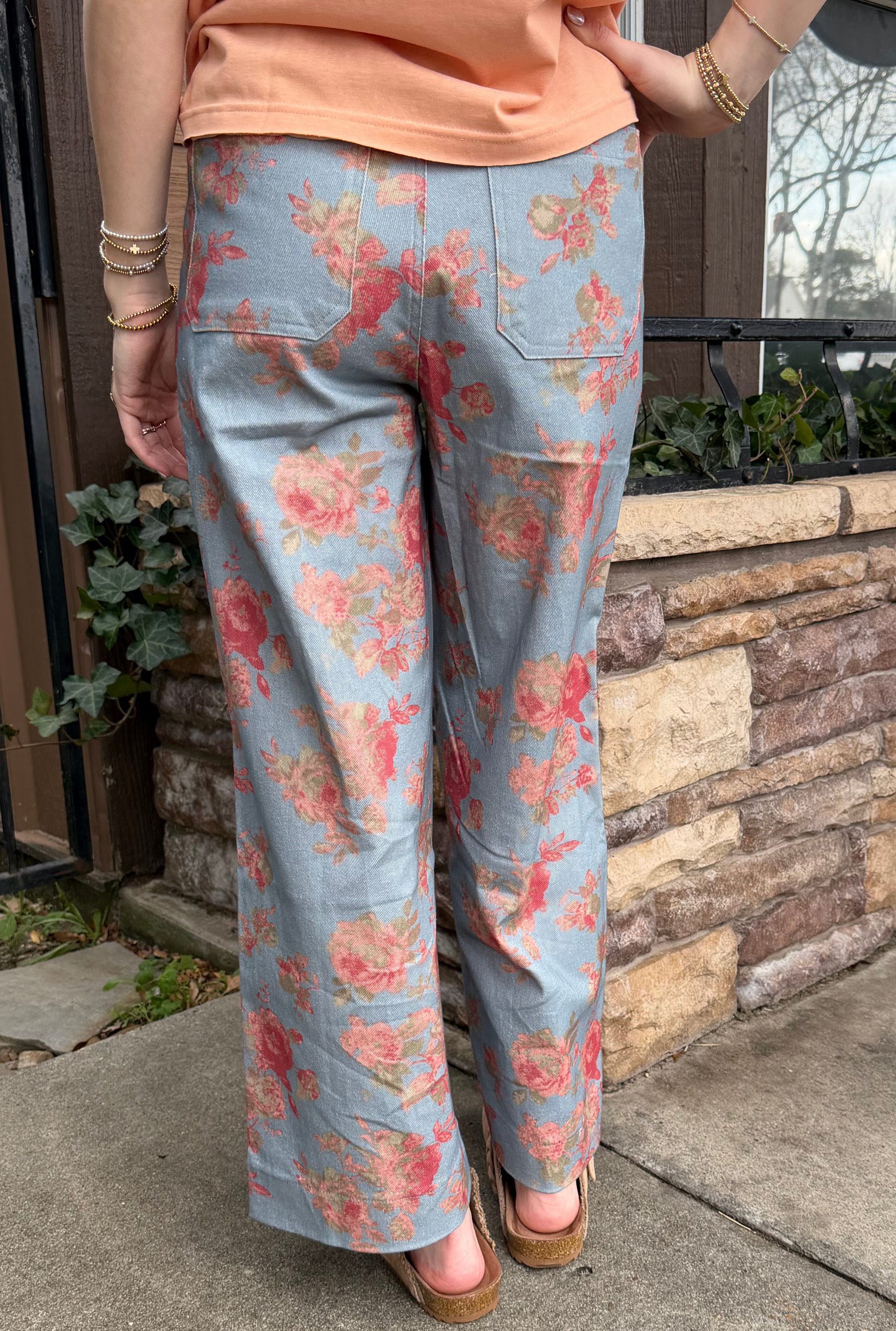 BLUE FLORAL ANKLE PANTS