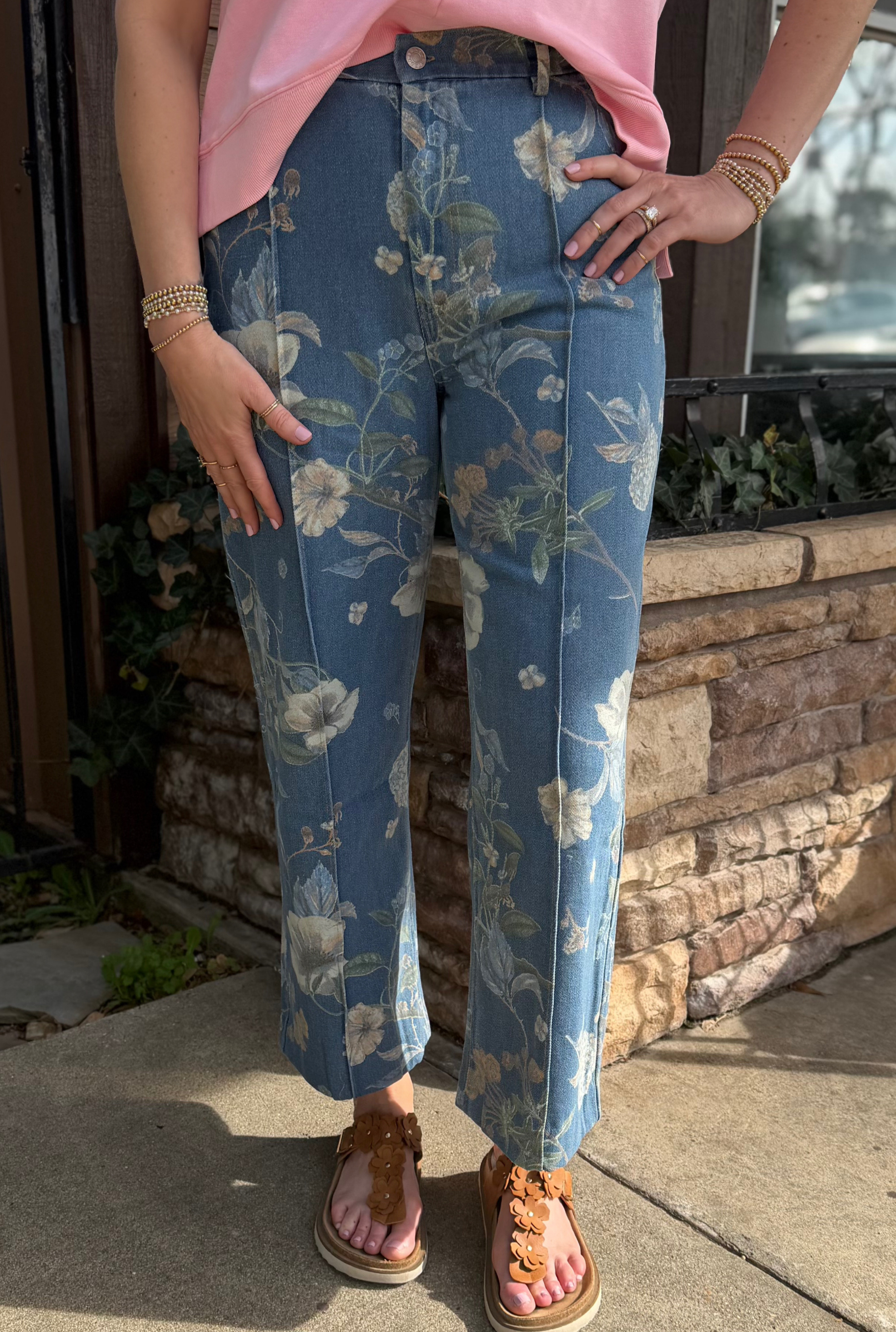 LIGHT BLUE FLORAL ANKLE PANTS