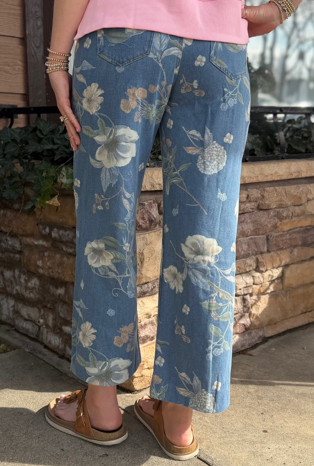 LIGHT BLUE FLORAL ANKLE PANTS