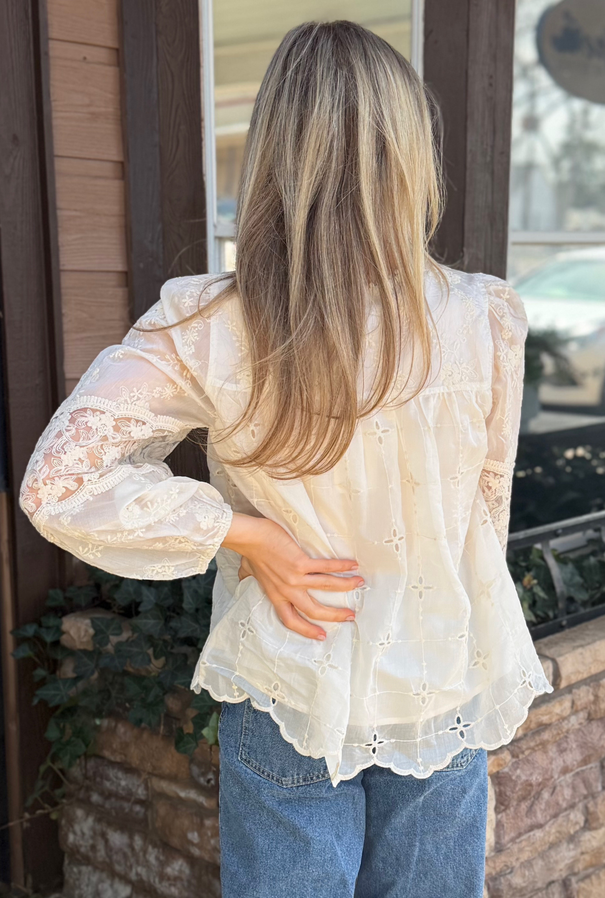 CREAM LESLIE TOP