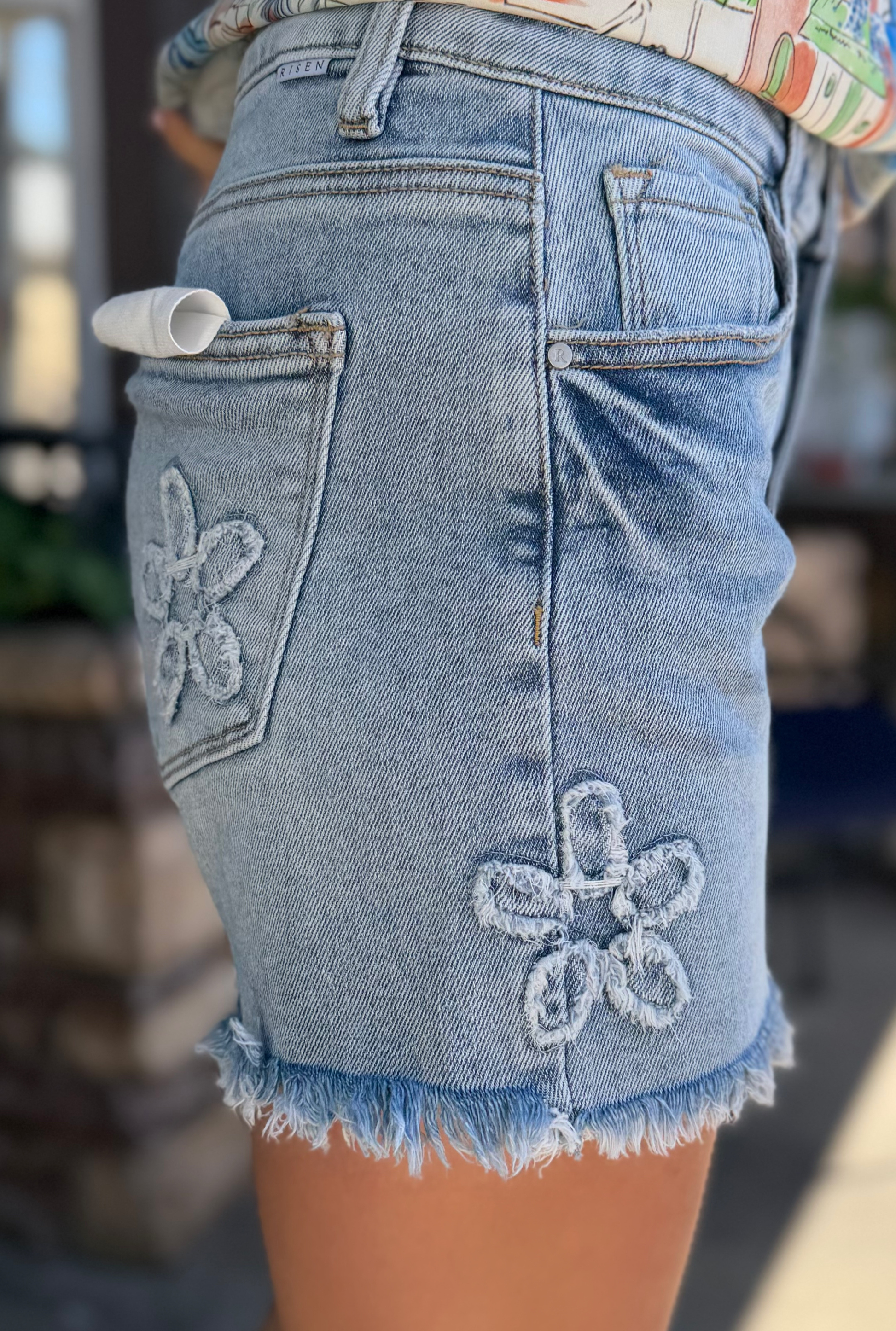 HIGH RISE FLOWER PATCHED SHORTS