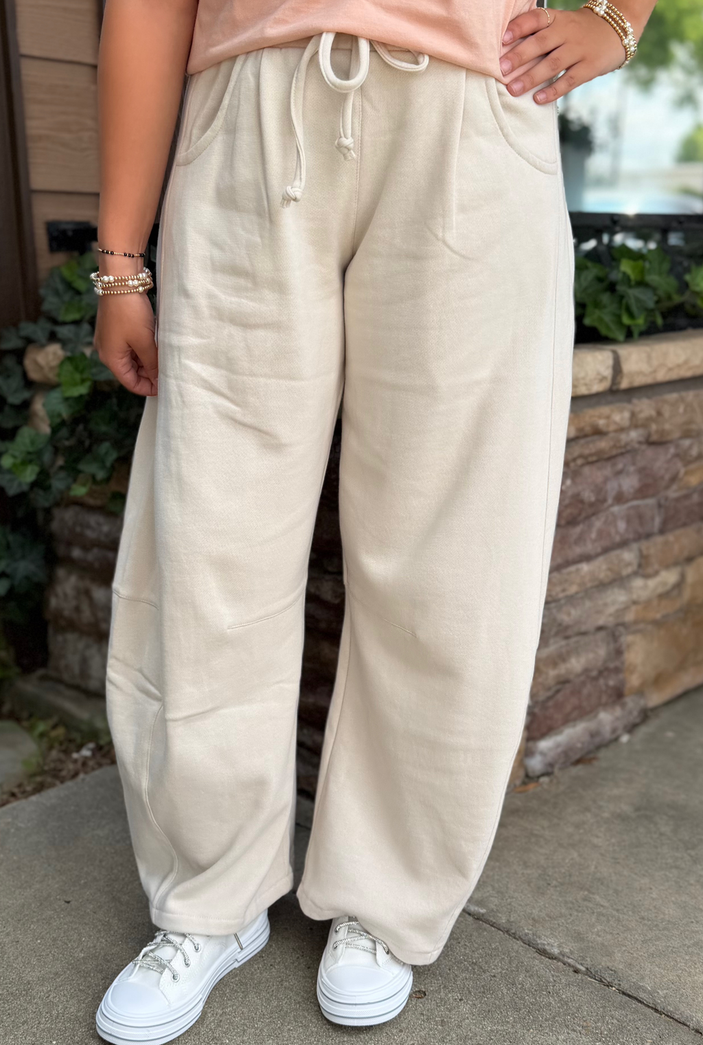 BEIGE BARREL SWEATS