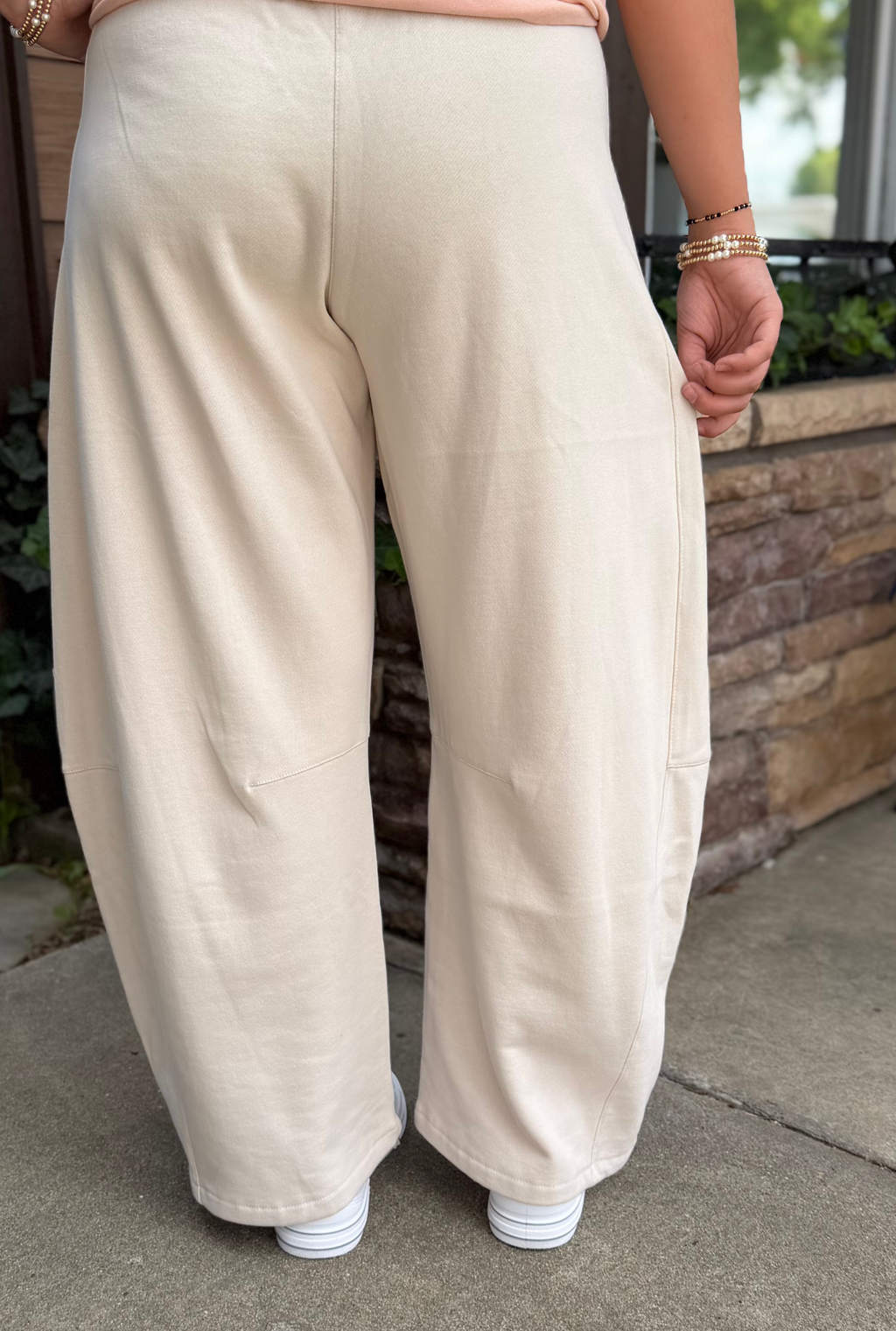 BEIGE BARREL SWEATS