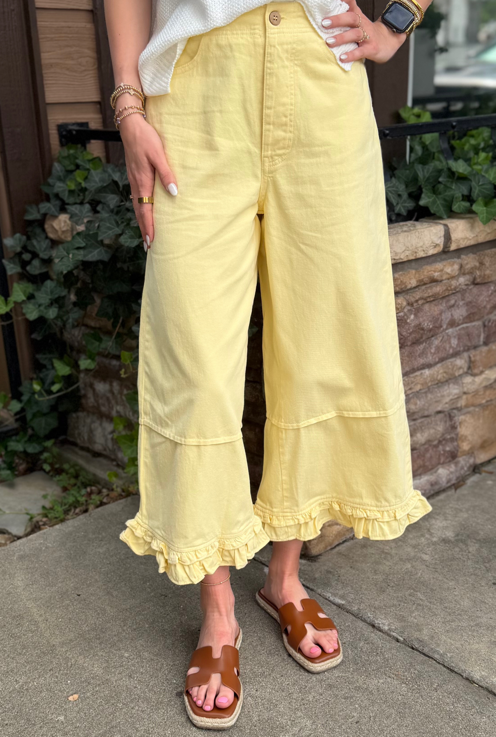BUTTER YELLOW CAPRIS