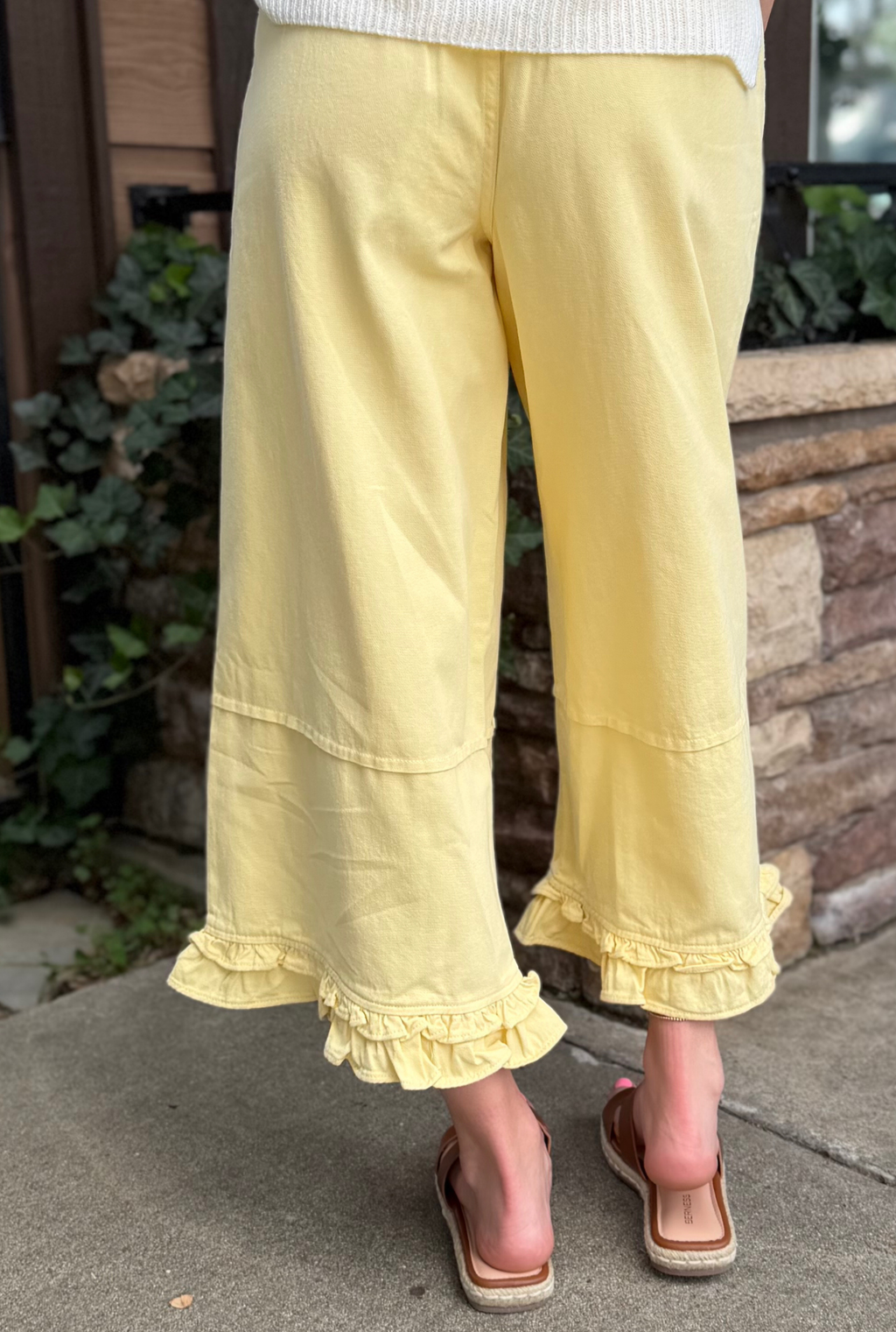 BUTTER YELLOW CAPRIS
