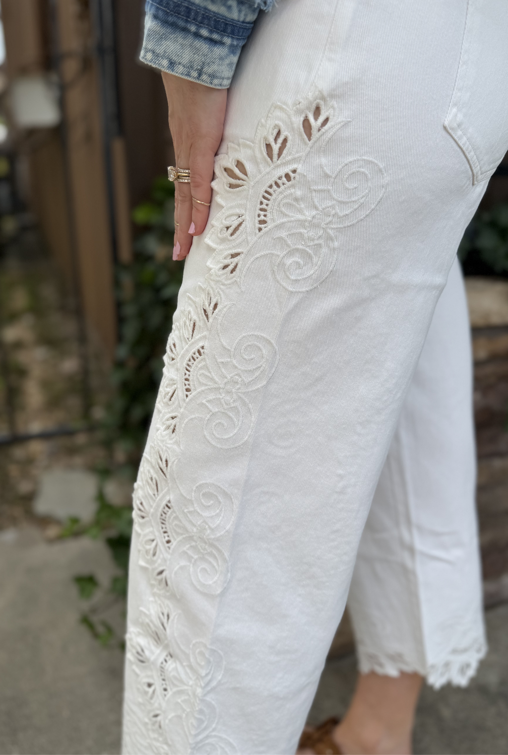 WHITE EYELET CROP PANTS