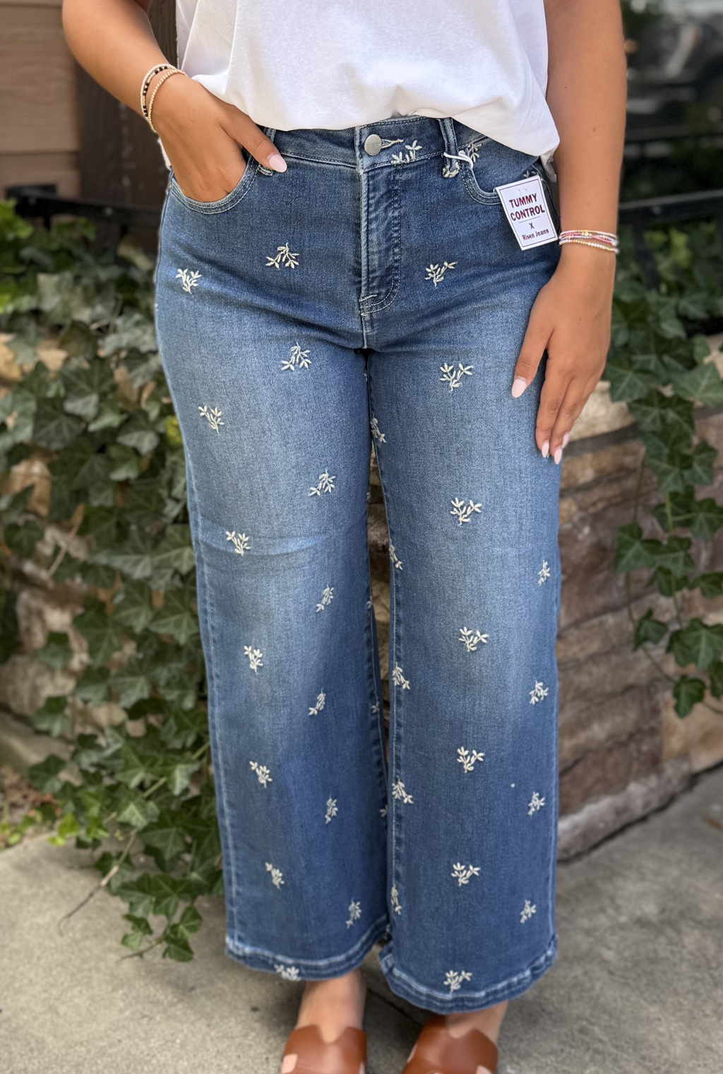 FERN EMBROIDERED CROP JEANS