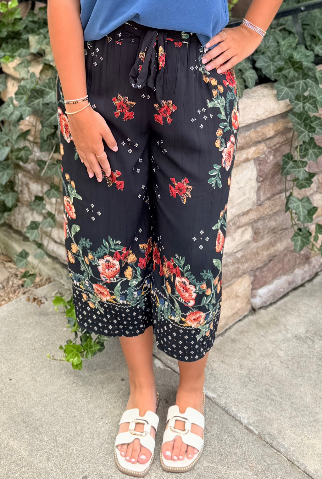 ENGLISH FLORAL CROP PANTS