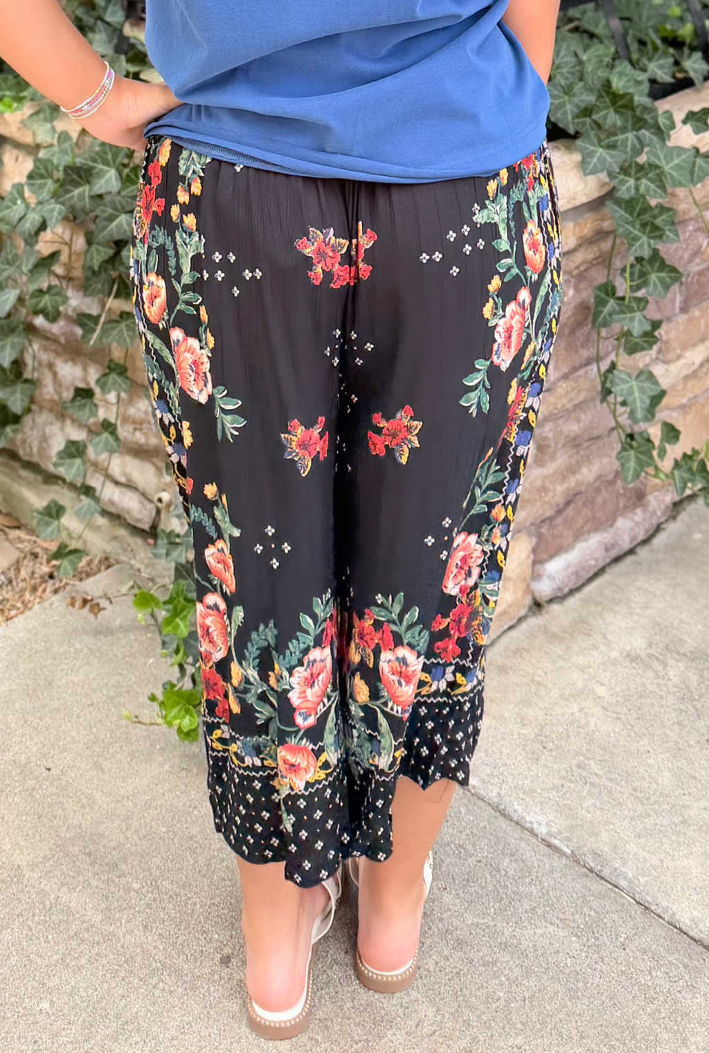 ENGLISH FLORAL CROP PANTS