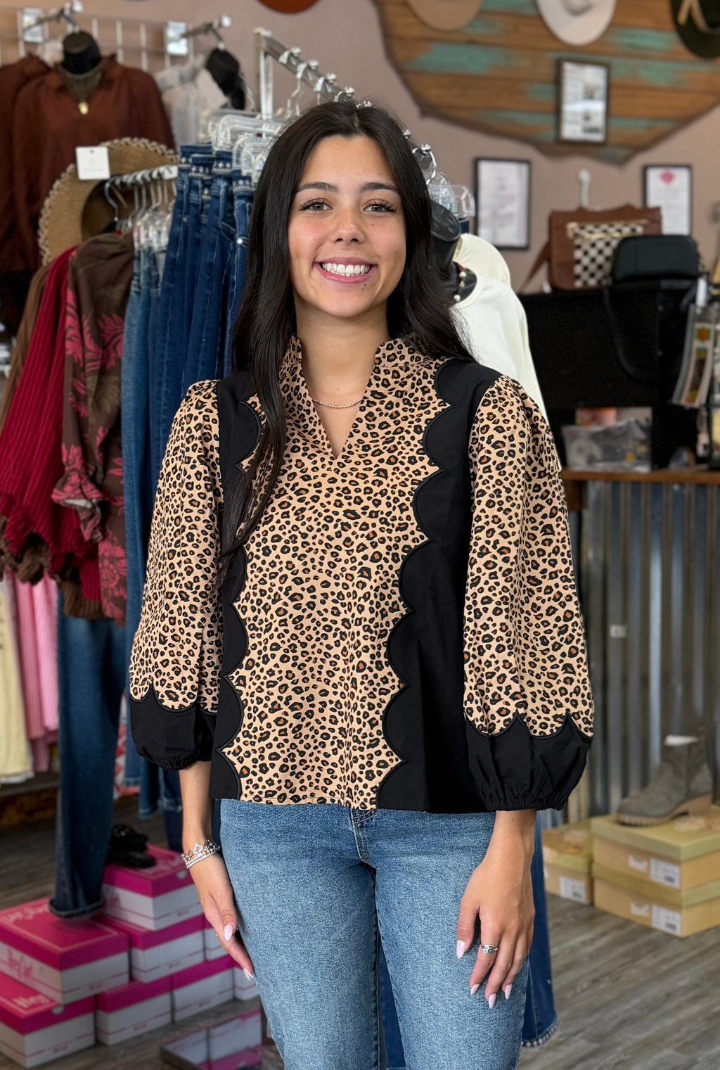 TAUPE LEOPARD SCALLOP TOP