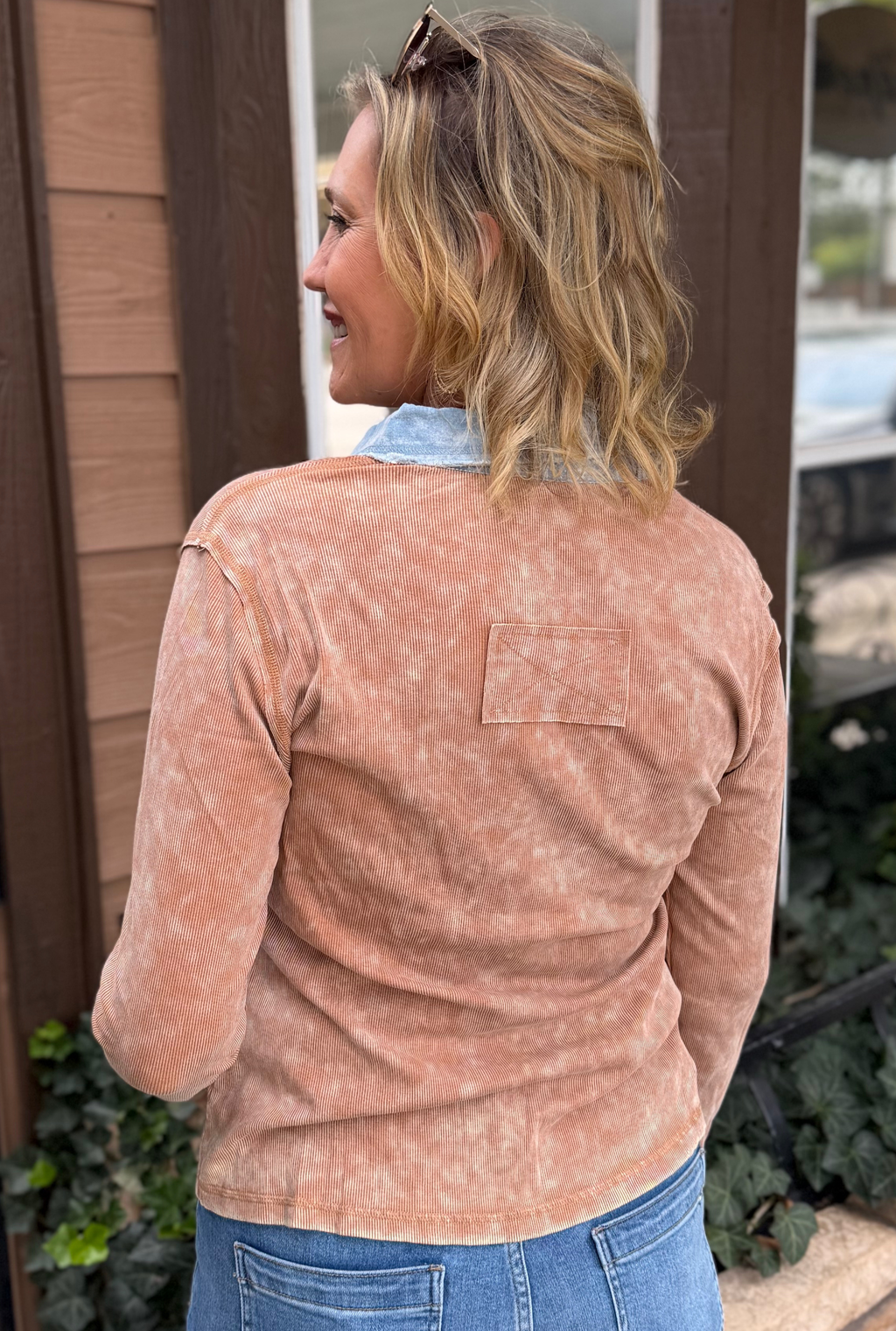 WASHED BROWN BUTTON DOWN TOP