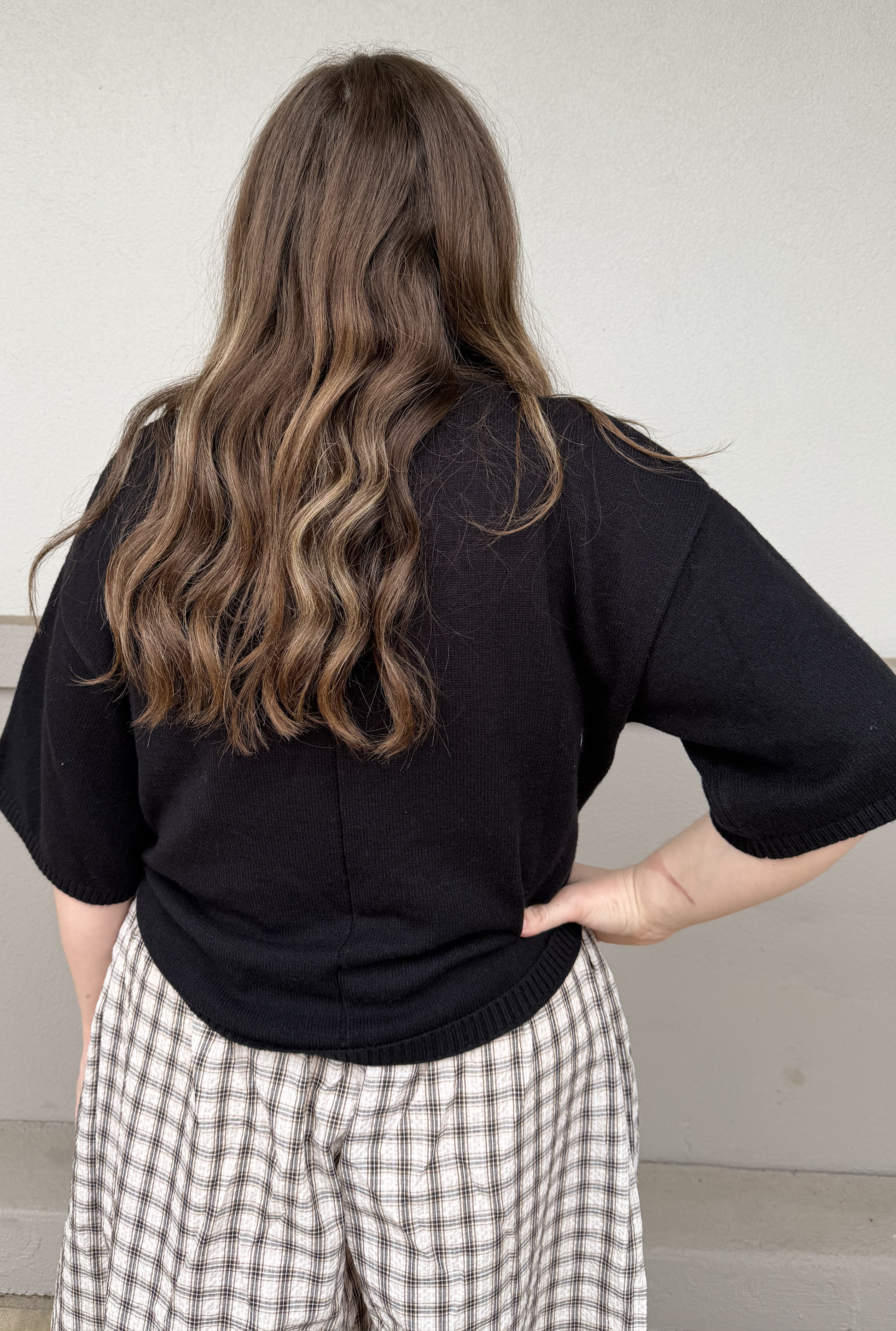 BLACK SHORT SLEEVE SWEATER