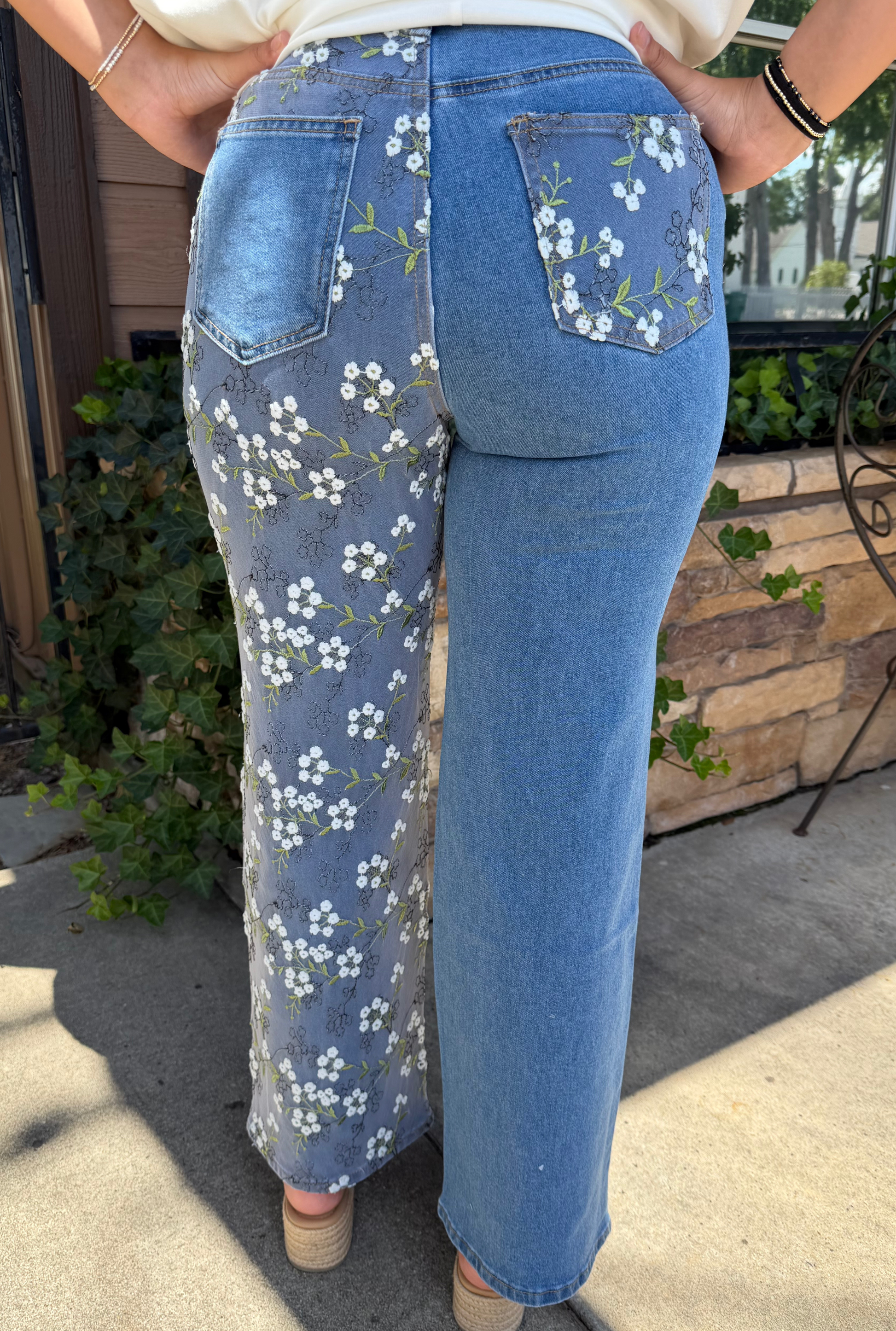 CONTRAST FLORAL JEANS