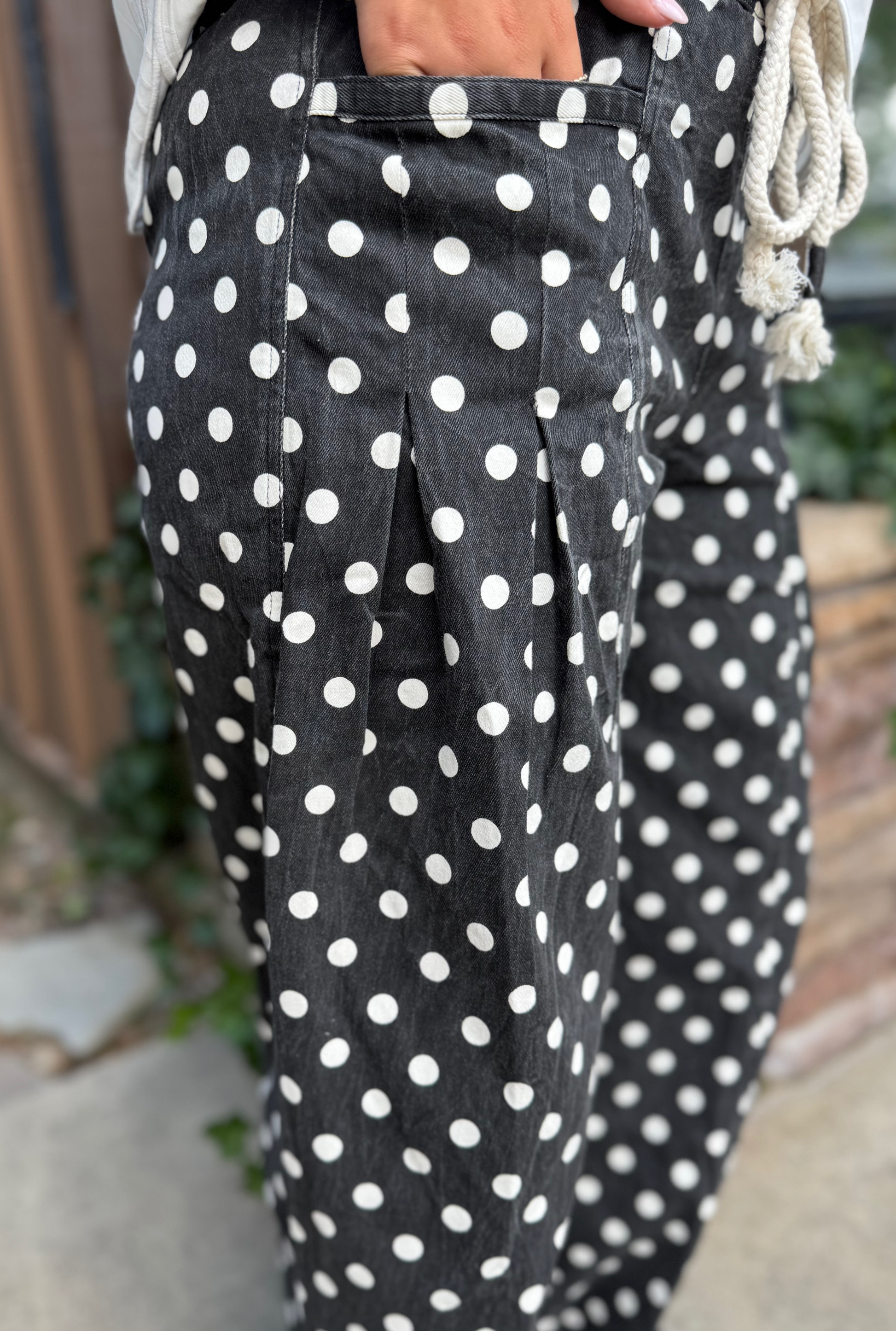 BLACK POLKA DOT BARREL PANTS