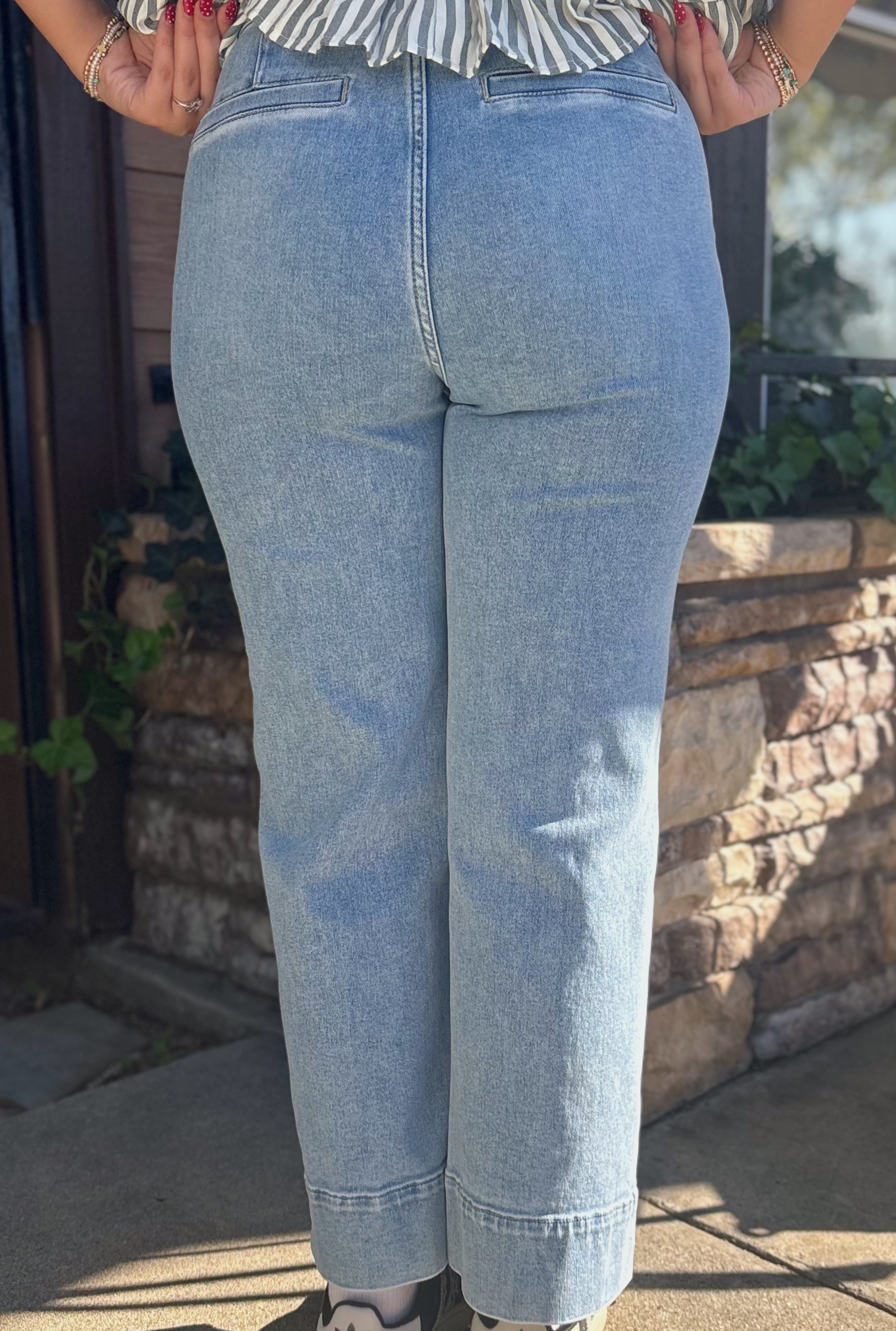 HIGH RISE CROP WIDE JEANS WITH FRONT PINTUCK AND PATCH POCKET DETAILS