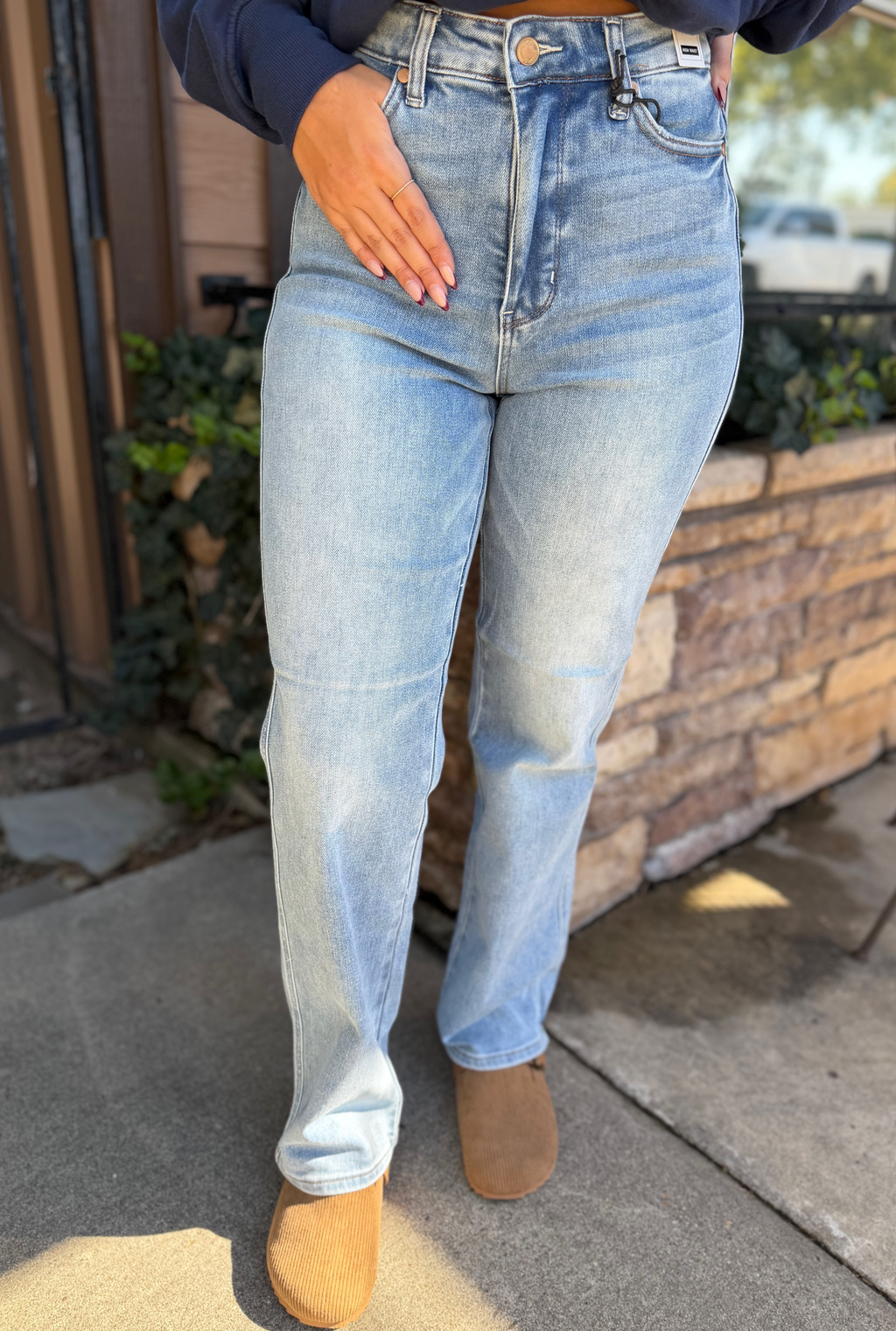 LIGHT WASH STRAIGHT ANNA JEANS