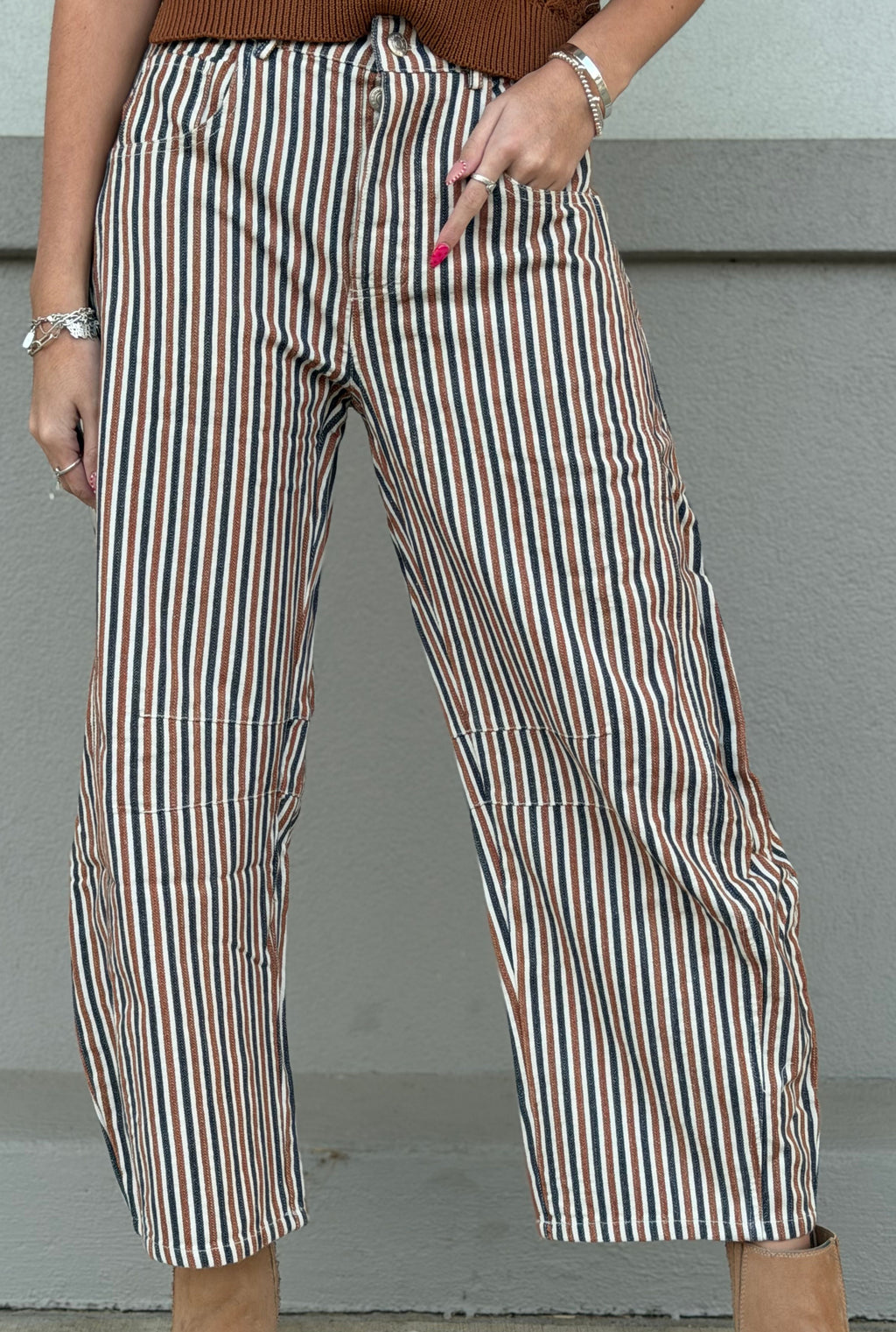 MINERAL WASH STRIPED BARREL LEG JEANS
