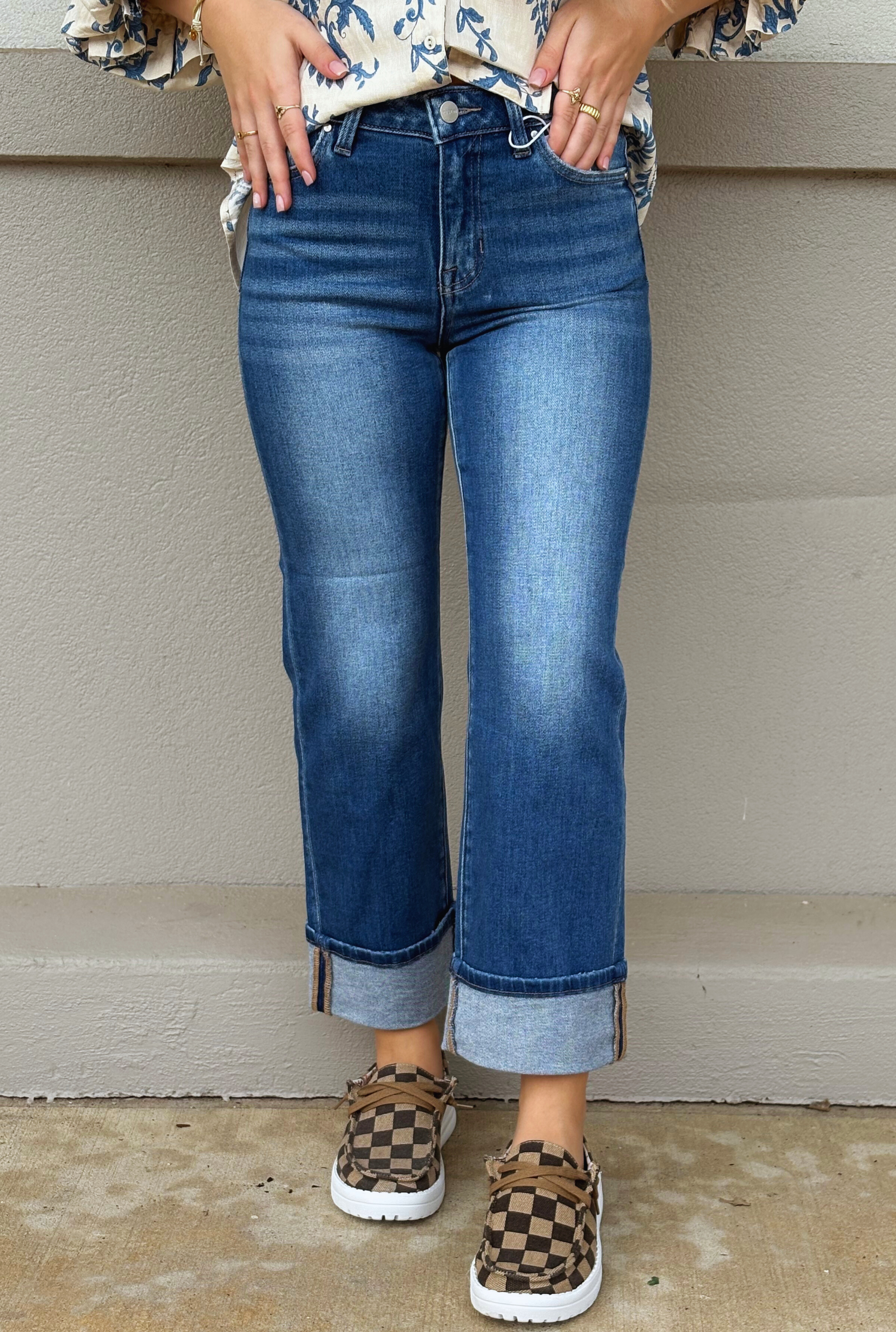 MID RISE CROP STRAIGHT CUFFED JEANS