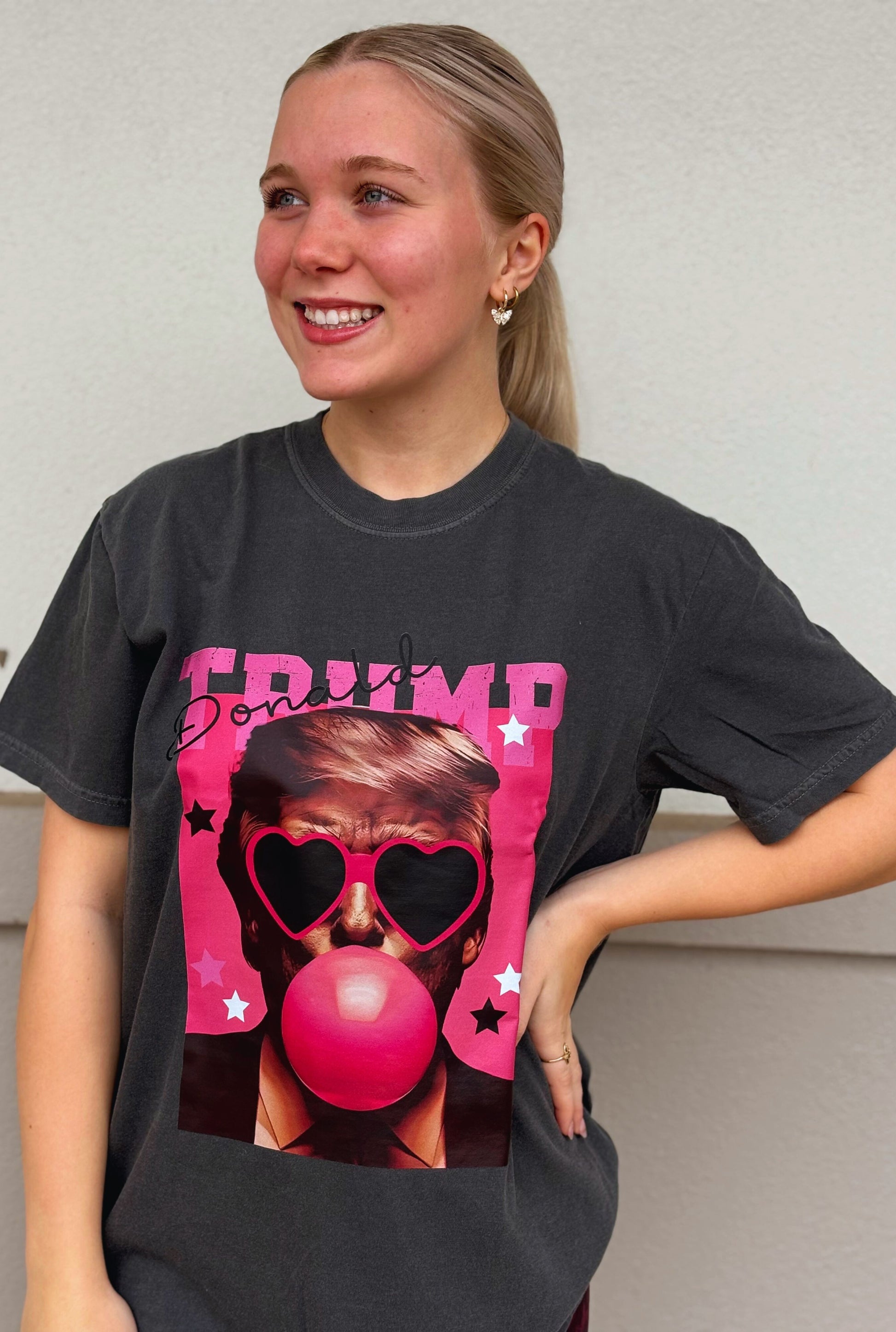 TRUMP BUBBLE GUM GRAPHIC TEE