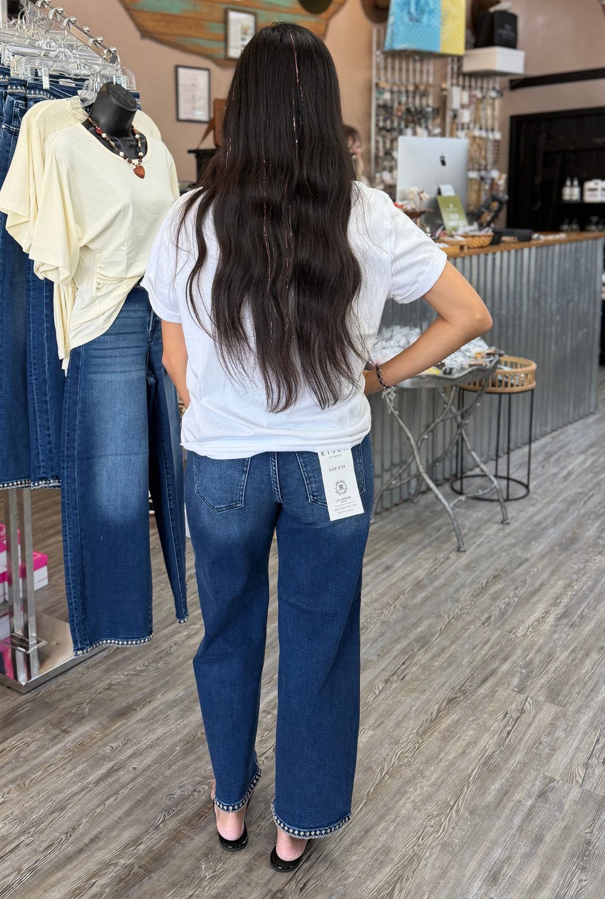 CROP BARREL JEAN WITH EMBROIDERY