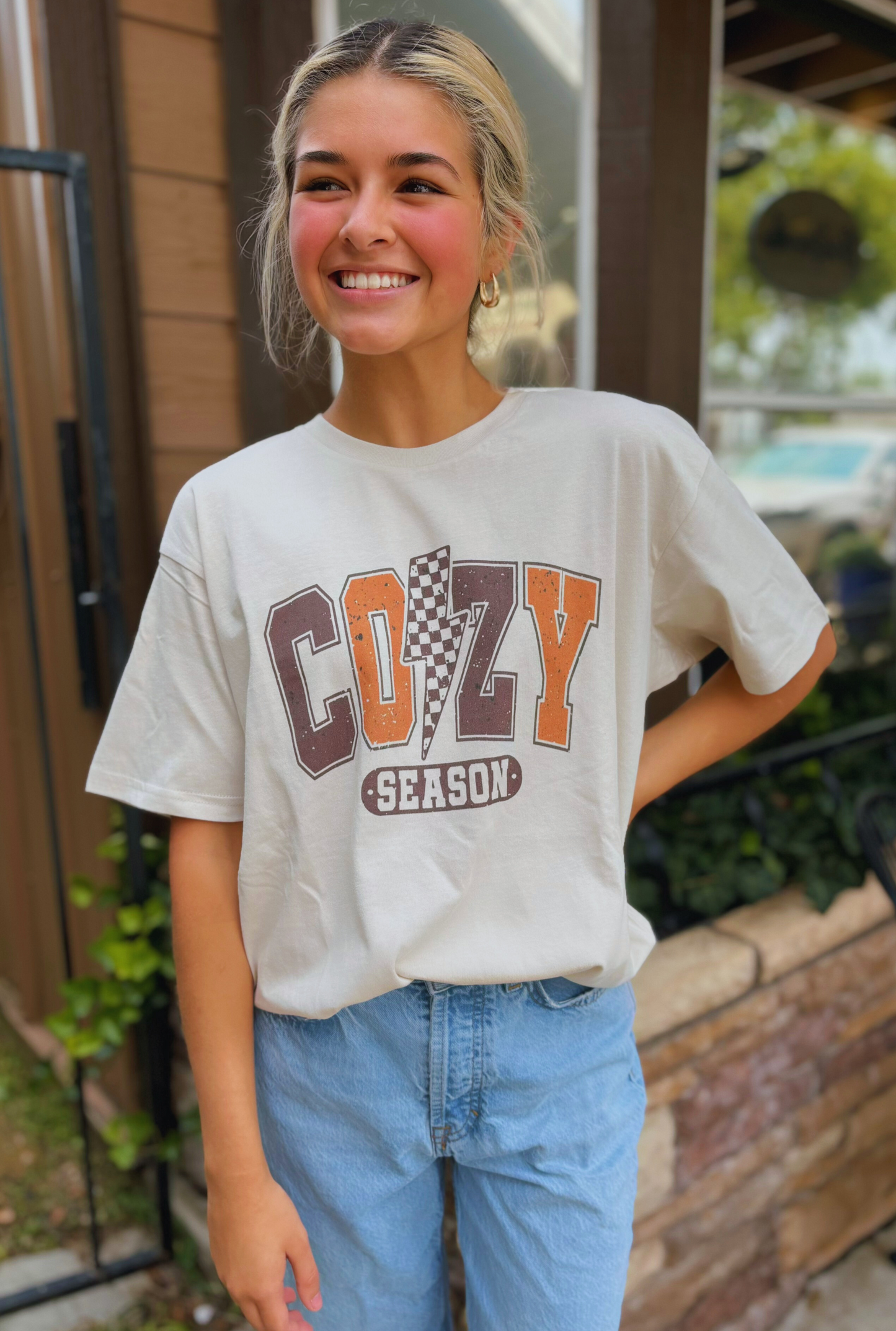 COZY SEASON GRAPHIC TEE