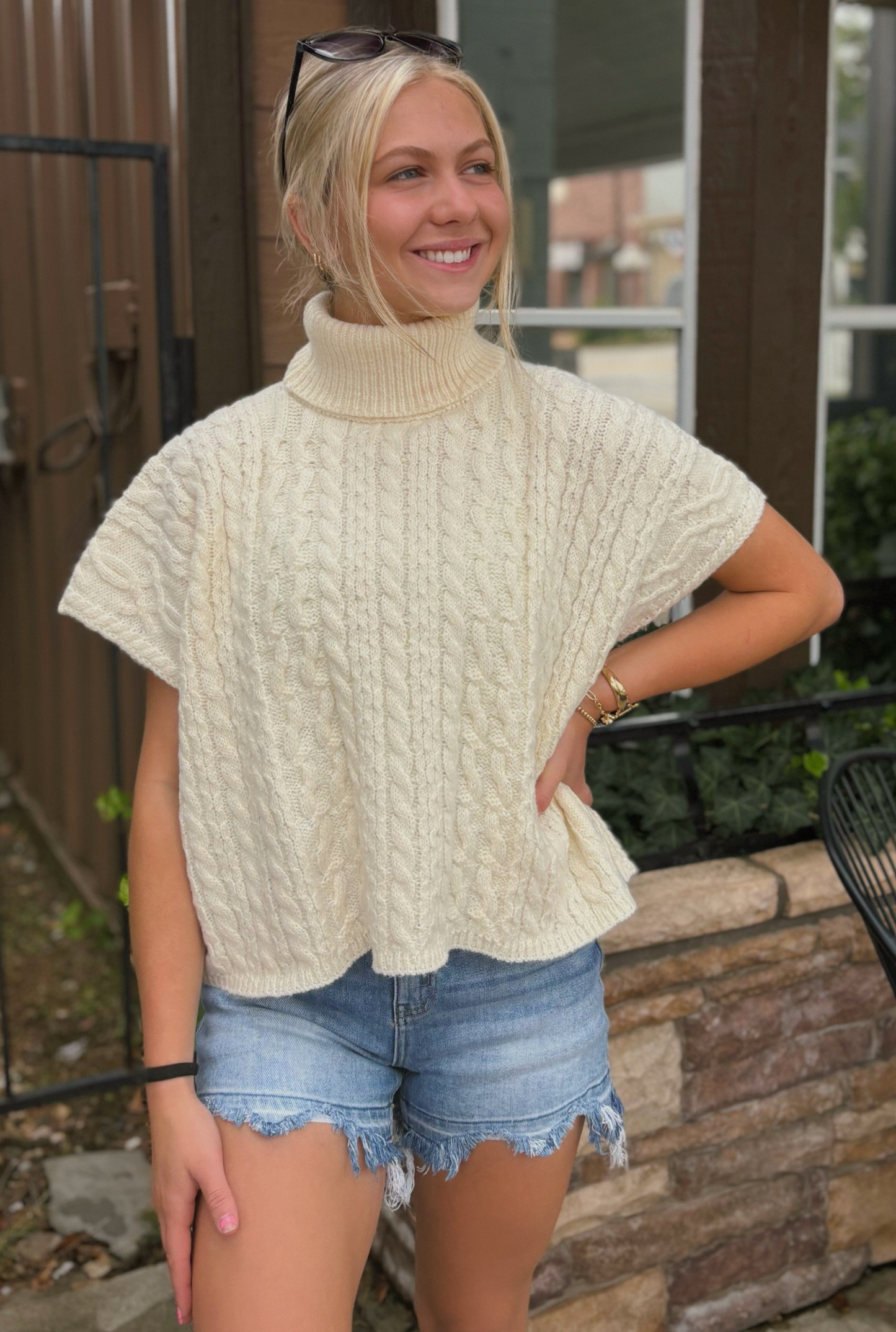 CREAM TIFFANY SWEATER