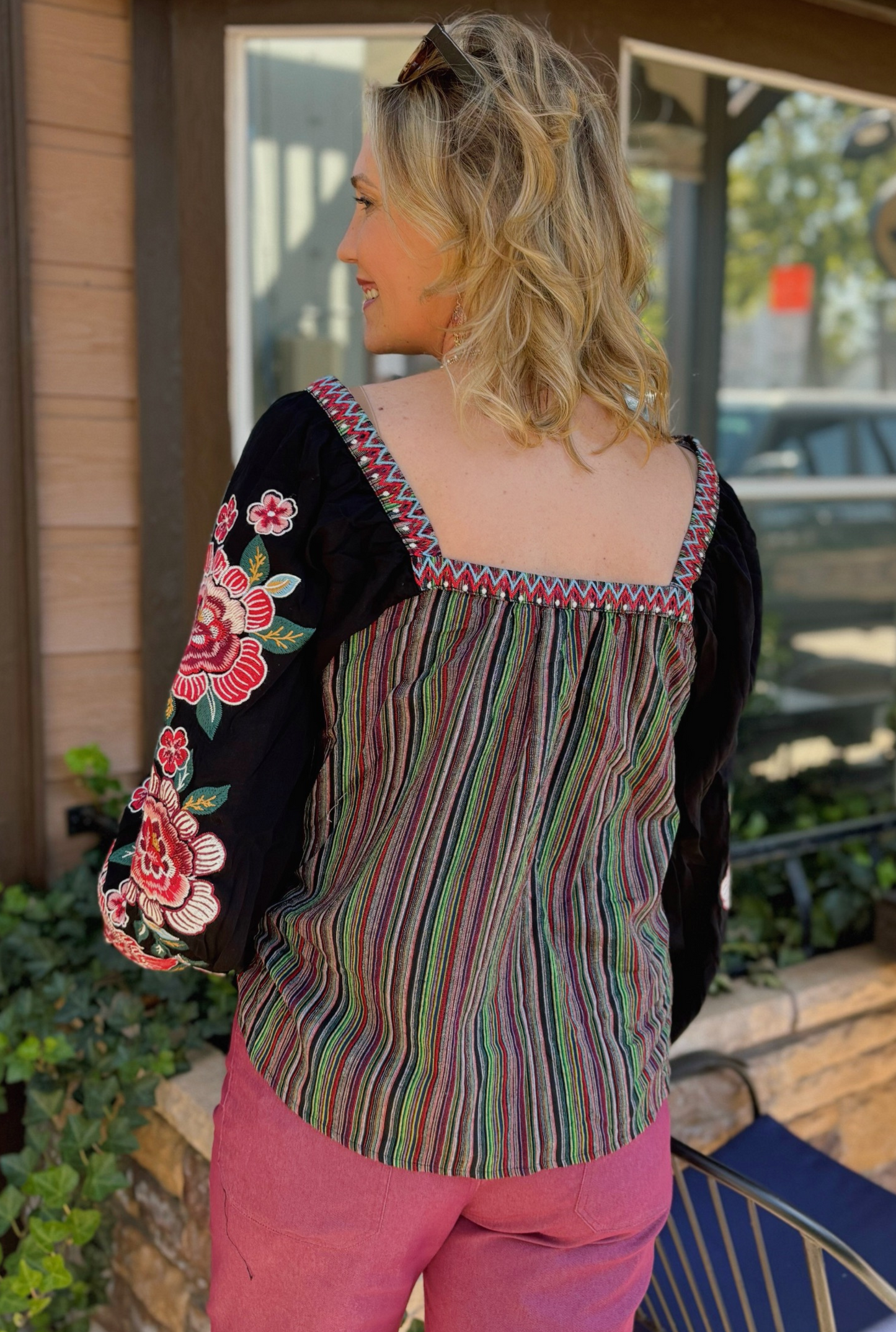 BLACK FLORAL TIME TOP