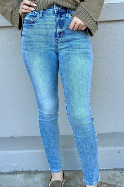 JUDY BLUE HIGH RISE BLEACHED RELAXED
