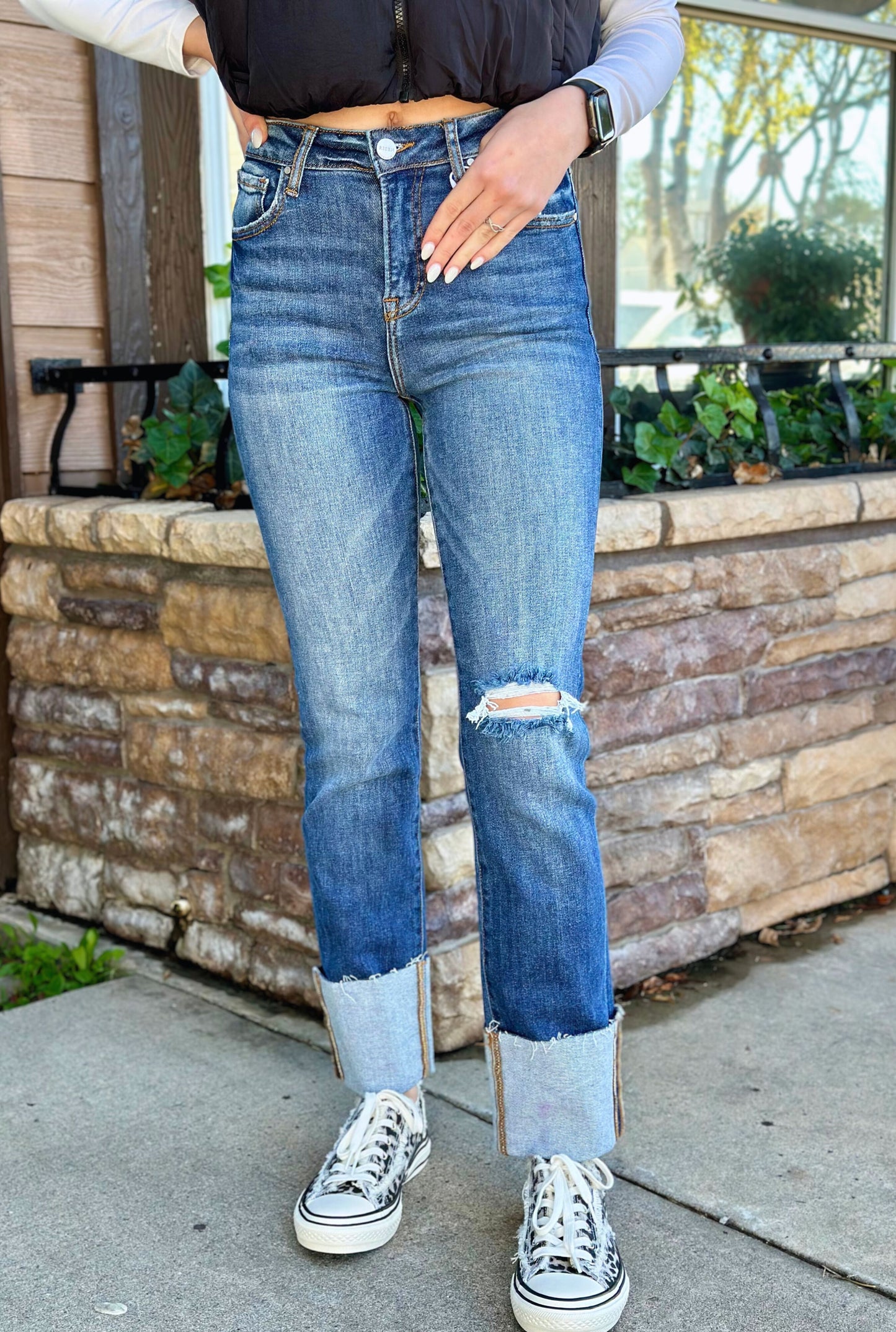 HIGH RISE CUFFED JEANS