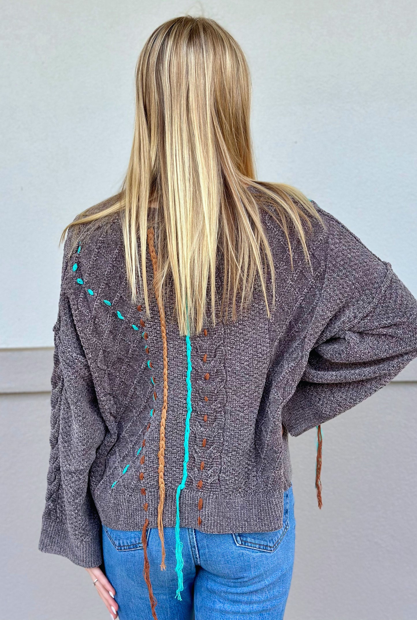 BROWN STITCHES SWEATER