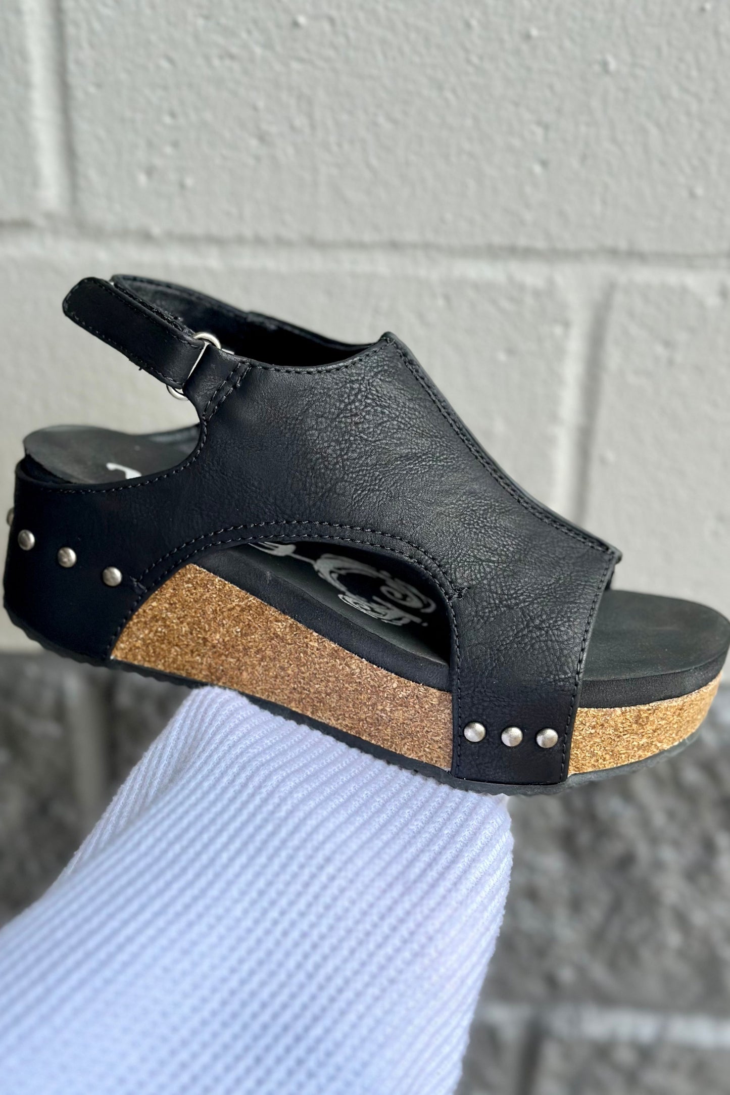 BLACK REIN WEDGES