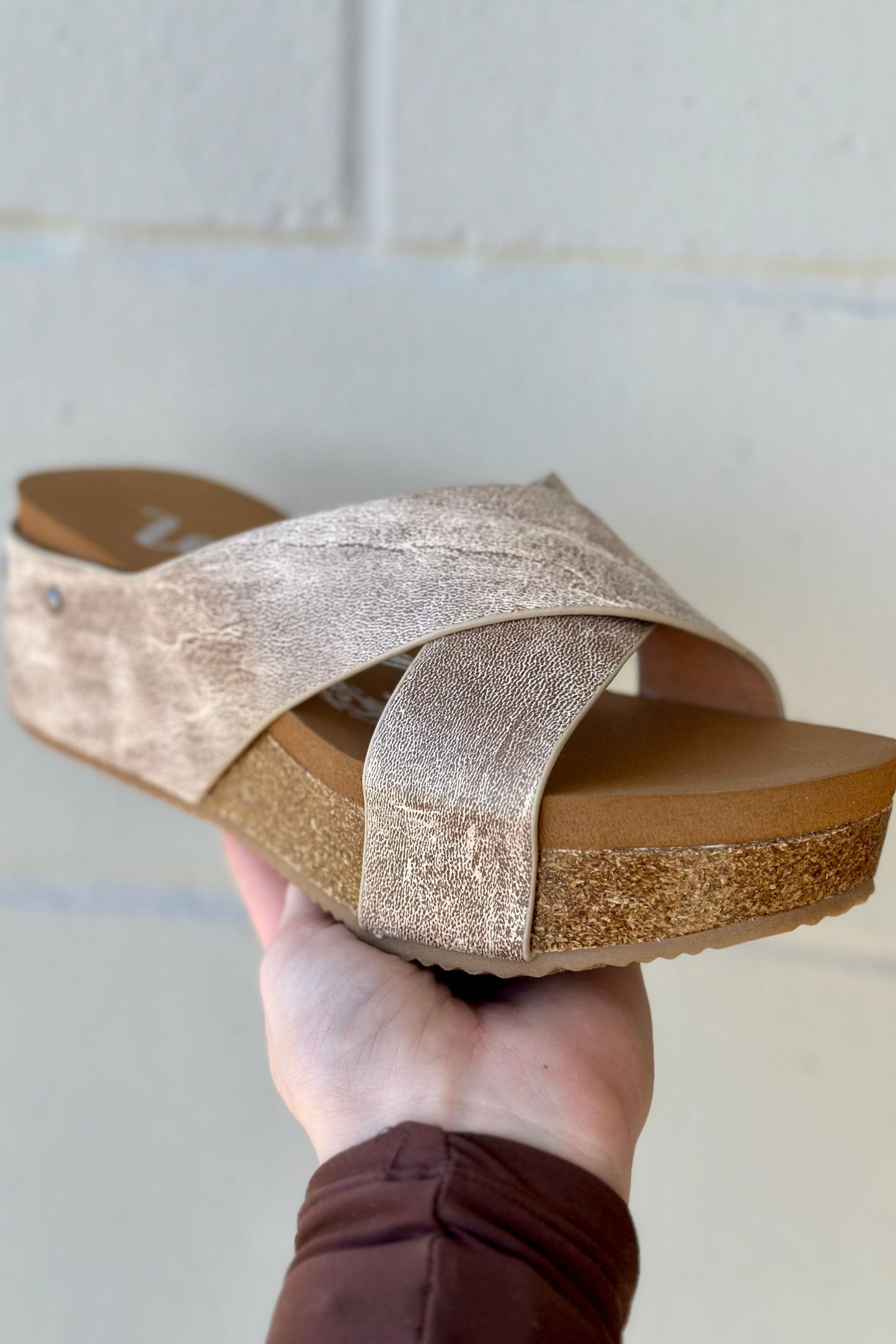 CREAM HERO WEDGES